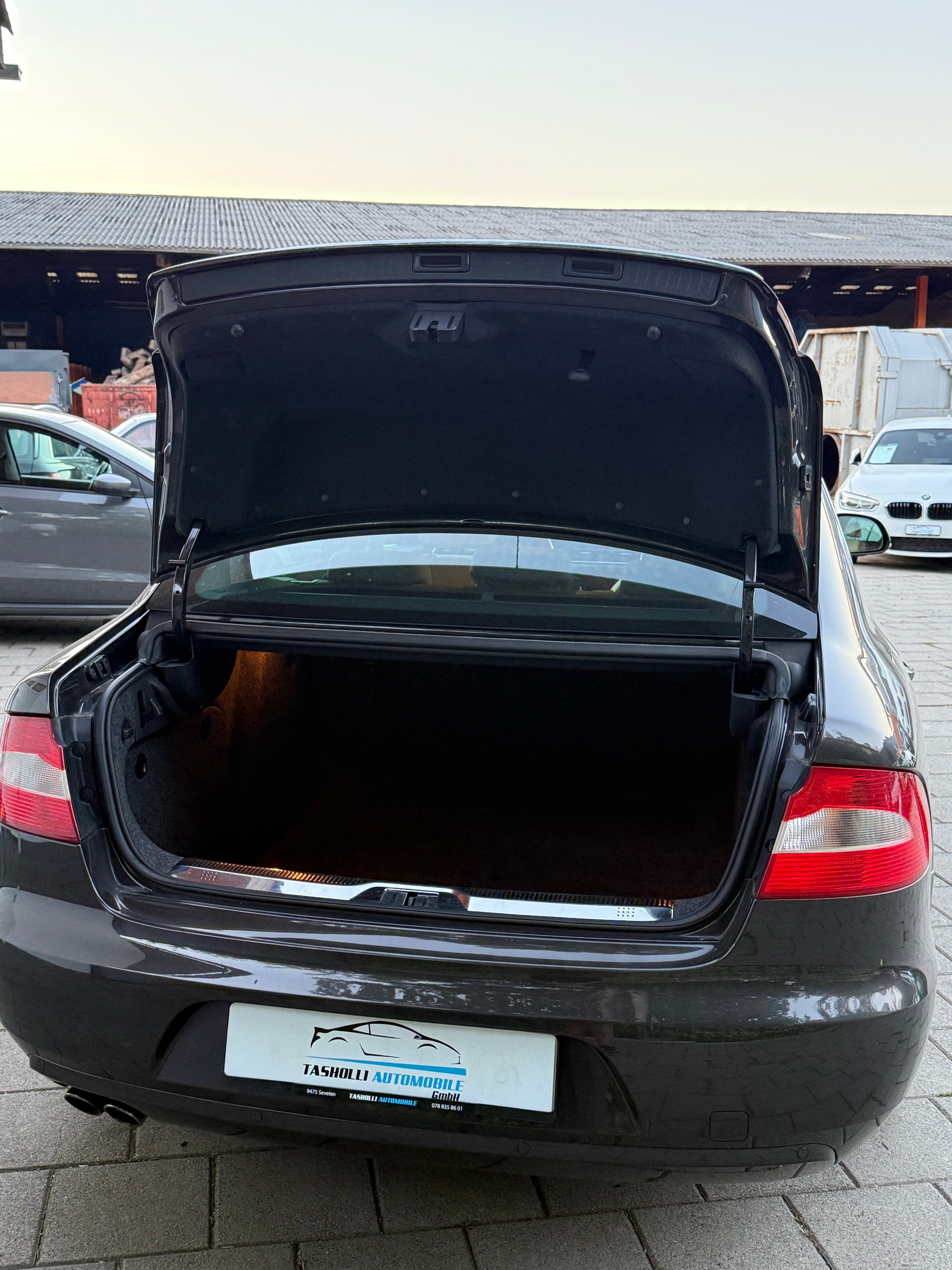SKODA Superb 2.0 TDi Elegance DSG-image-6