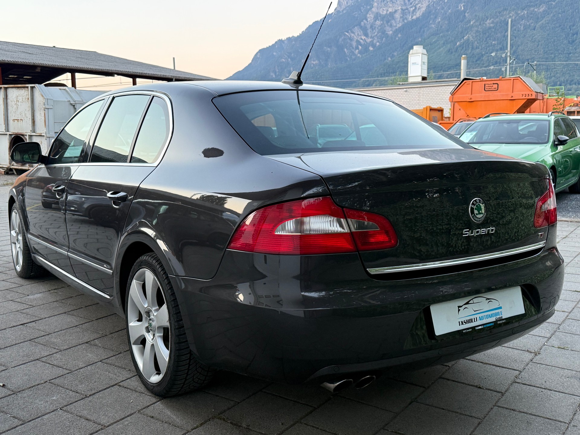SKODA Superb 2.0 TDi Elegance DSG-image-3
