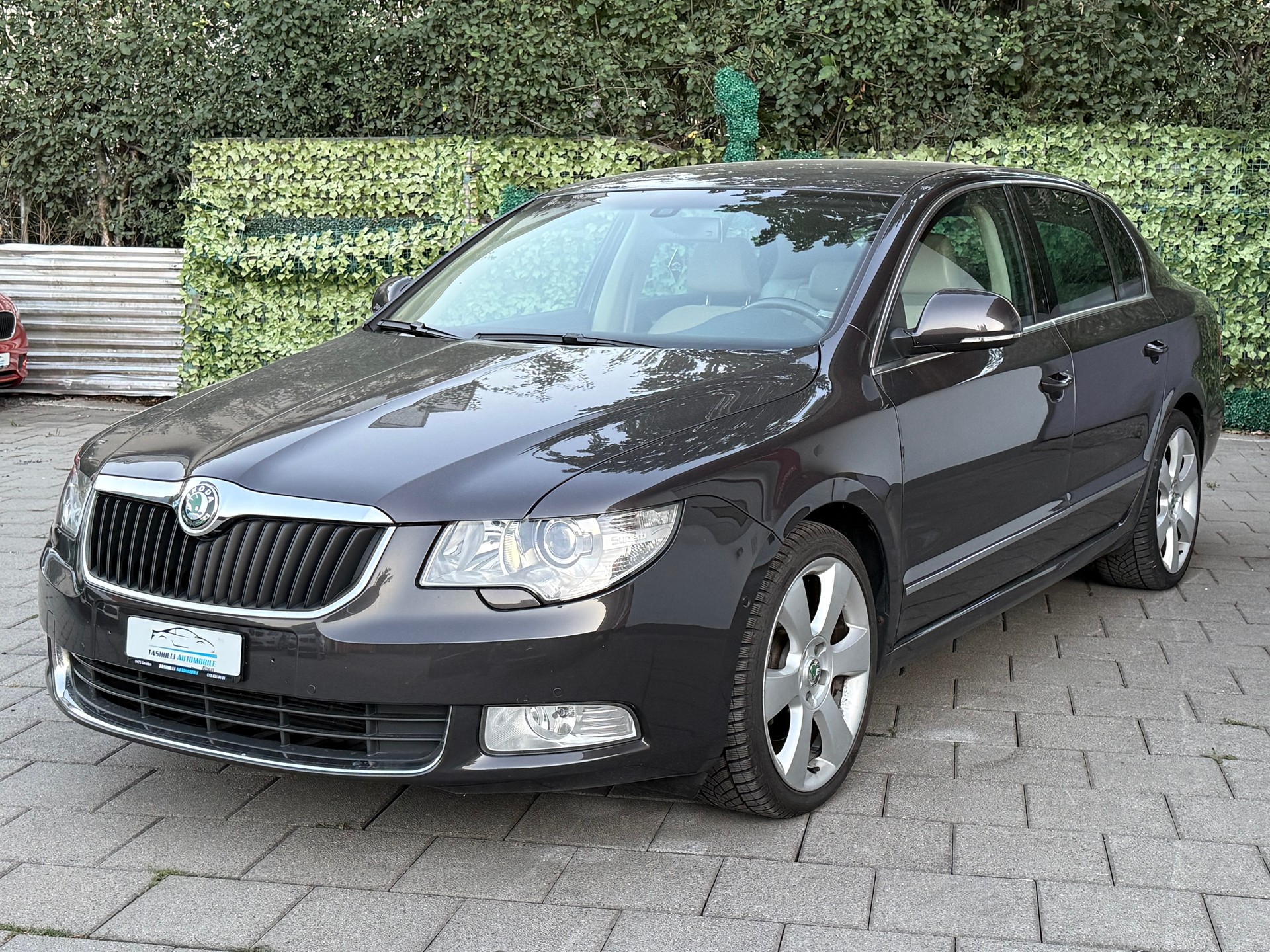 SKODA Superb 2.0 TDi Elegance DSG-image-2