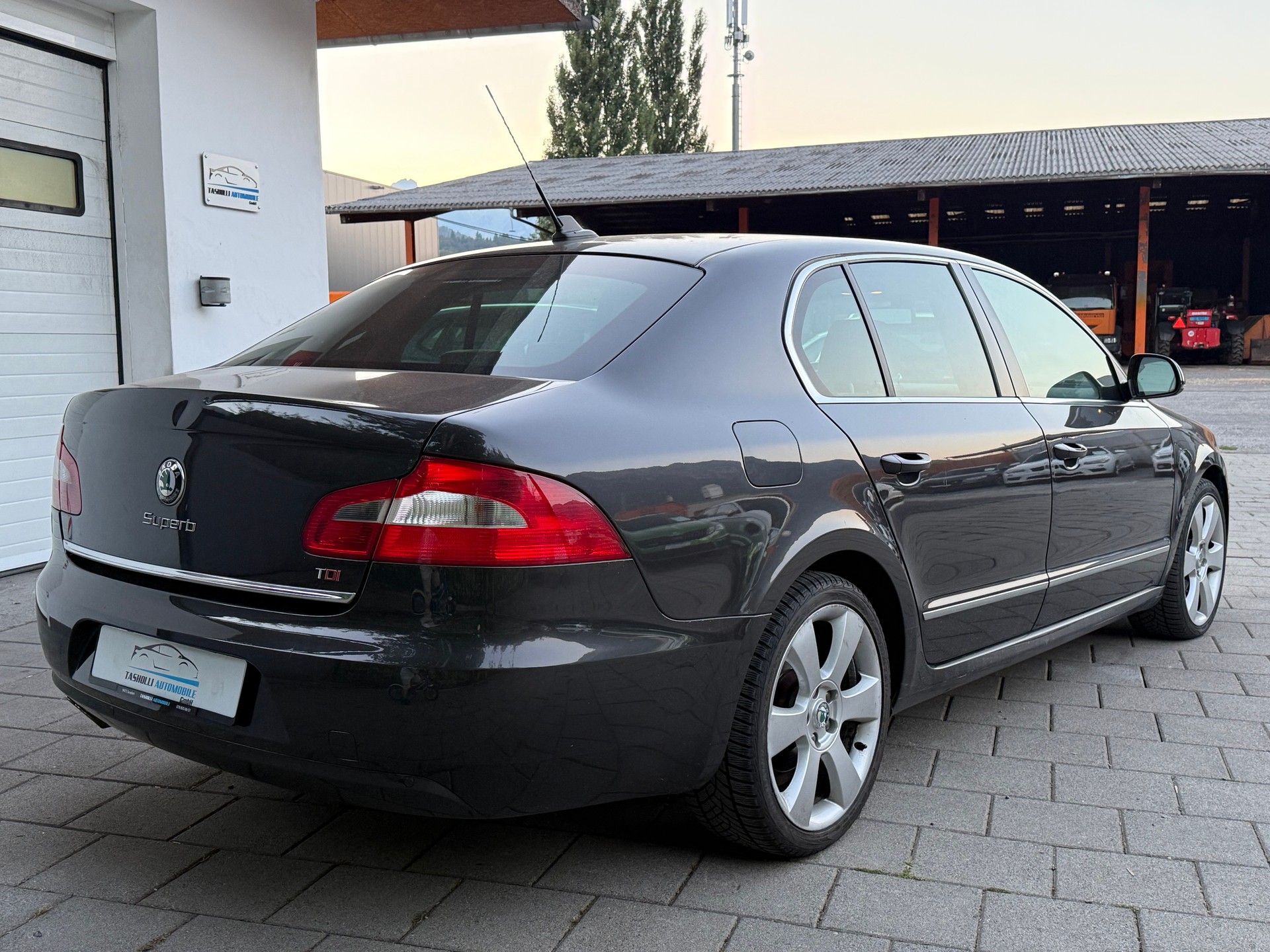 SKODA Superb 2.0 TDi Elegance DSG-image-7