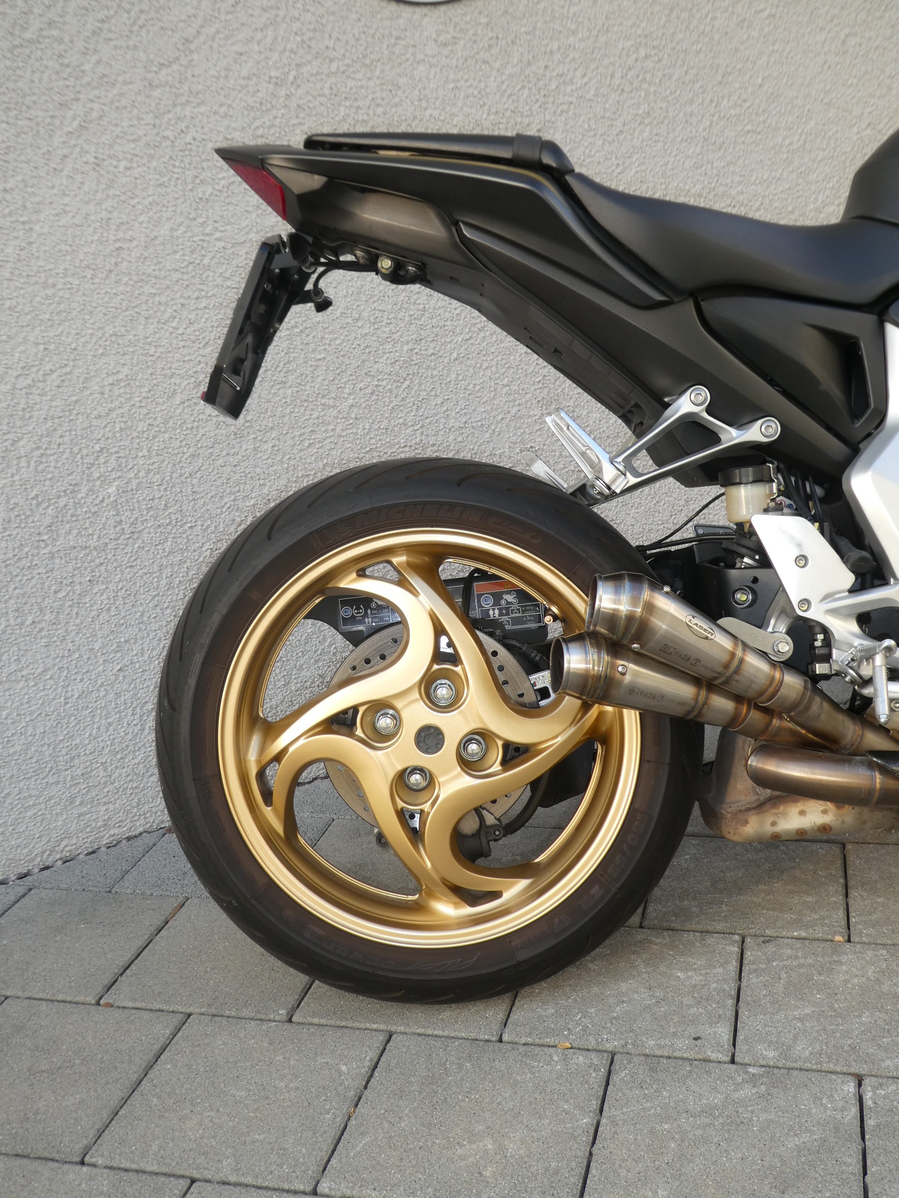 HONDA CB 1000 R ABS-showroom-element-3