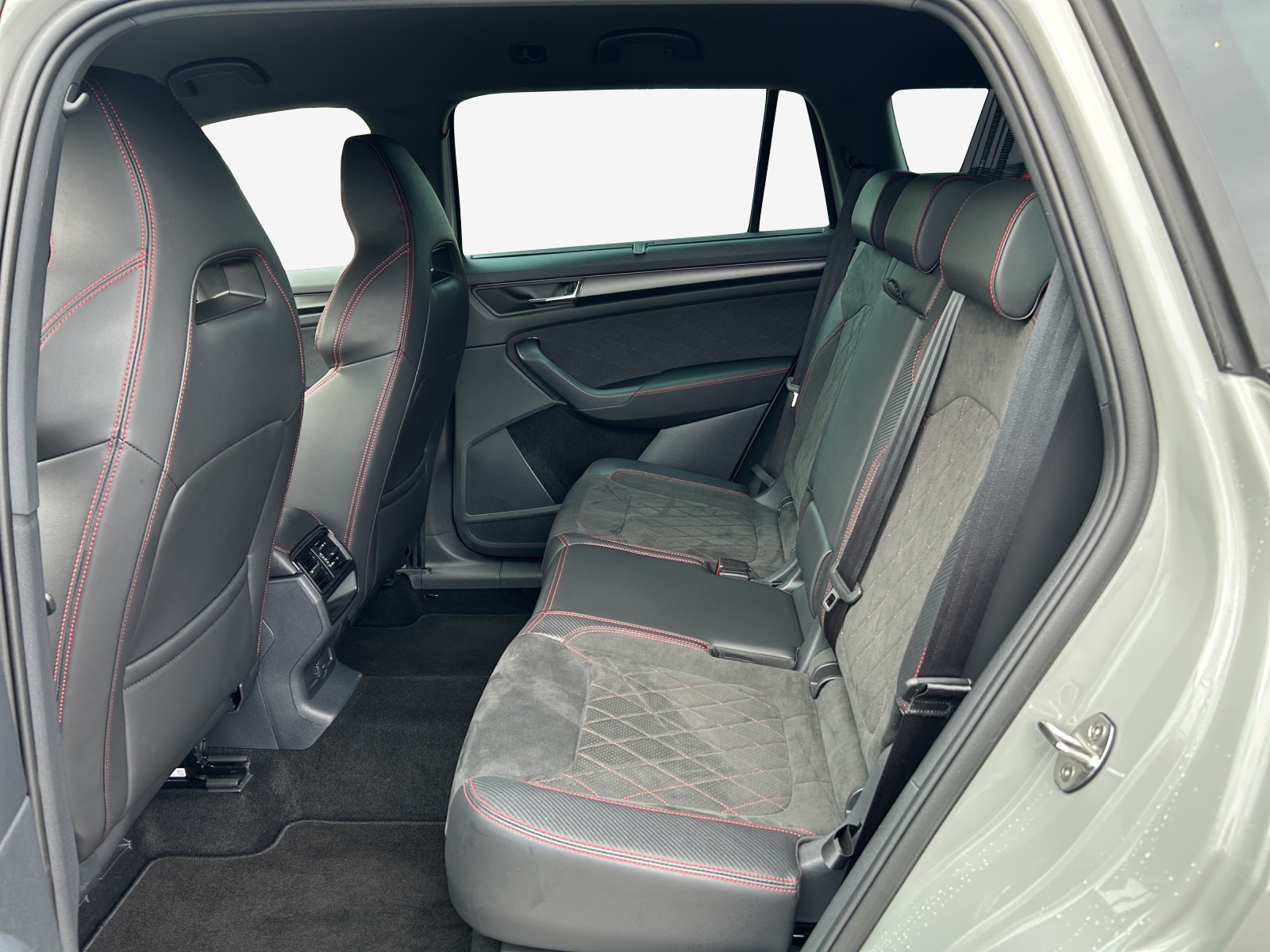 SKODA Kodiaq 2.0 TSI 4x4 RS-image-8