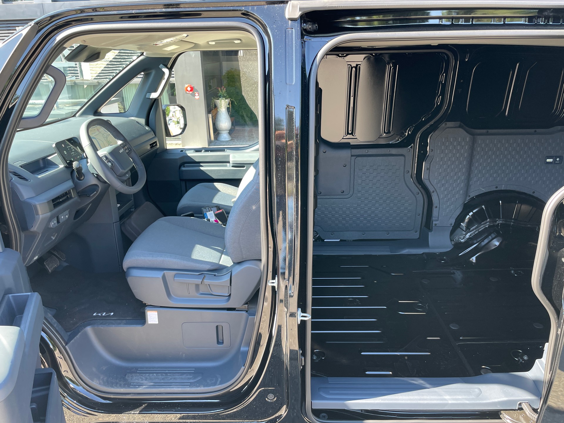 KIA PV5 Cargo 71.2 kWh Plus mit Wärmepumpe, 2-Schiebetüren-image-14