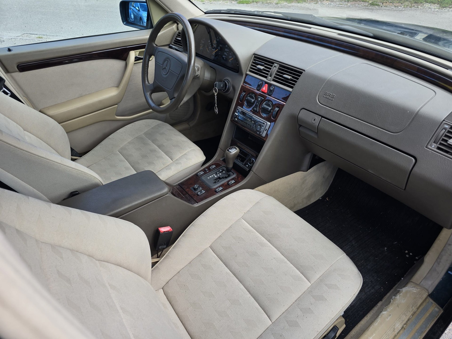 MERCEDES-BENZ C 200 Elégance-image-12
