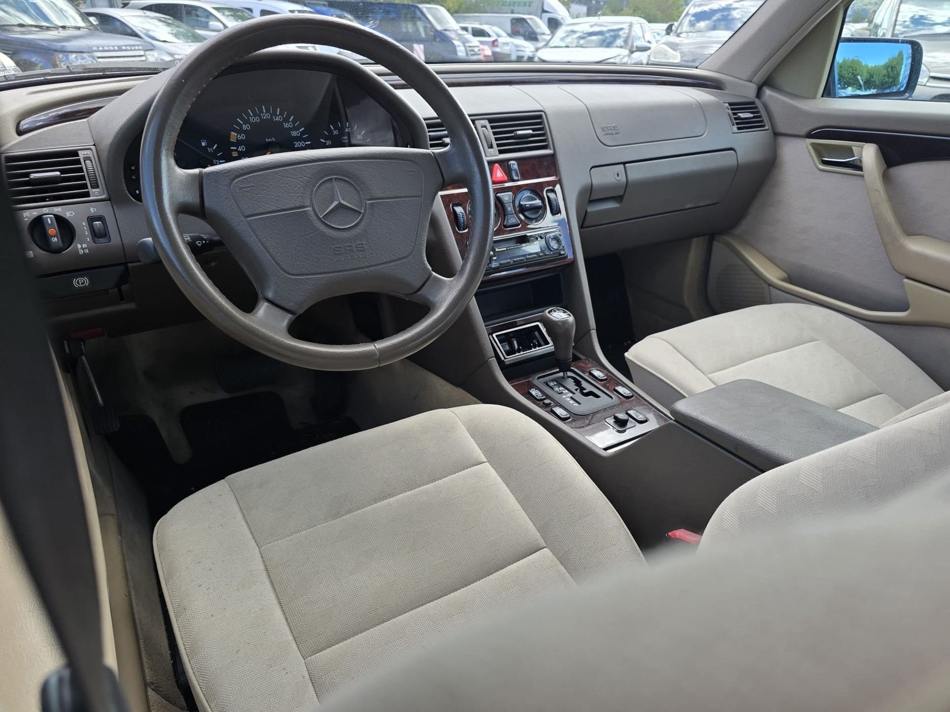 MERCEDES-BENZ C 200 Elégance-image-8
