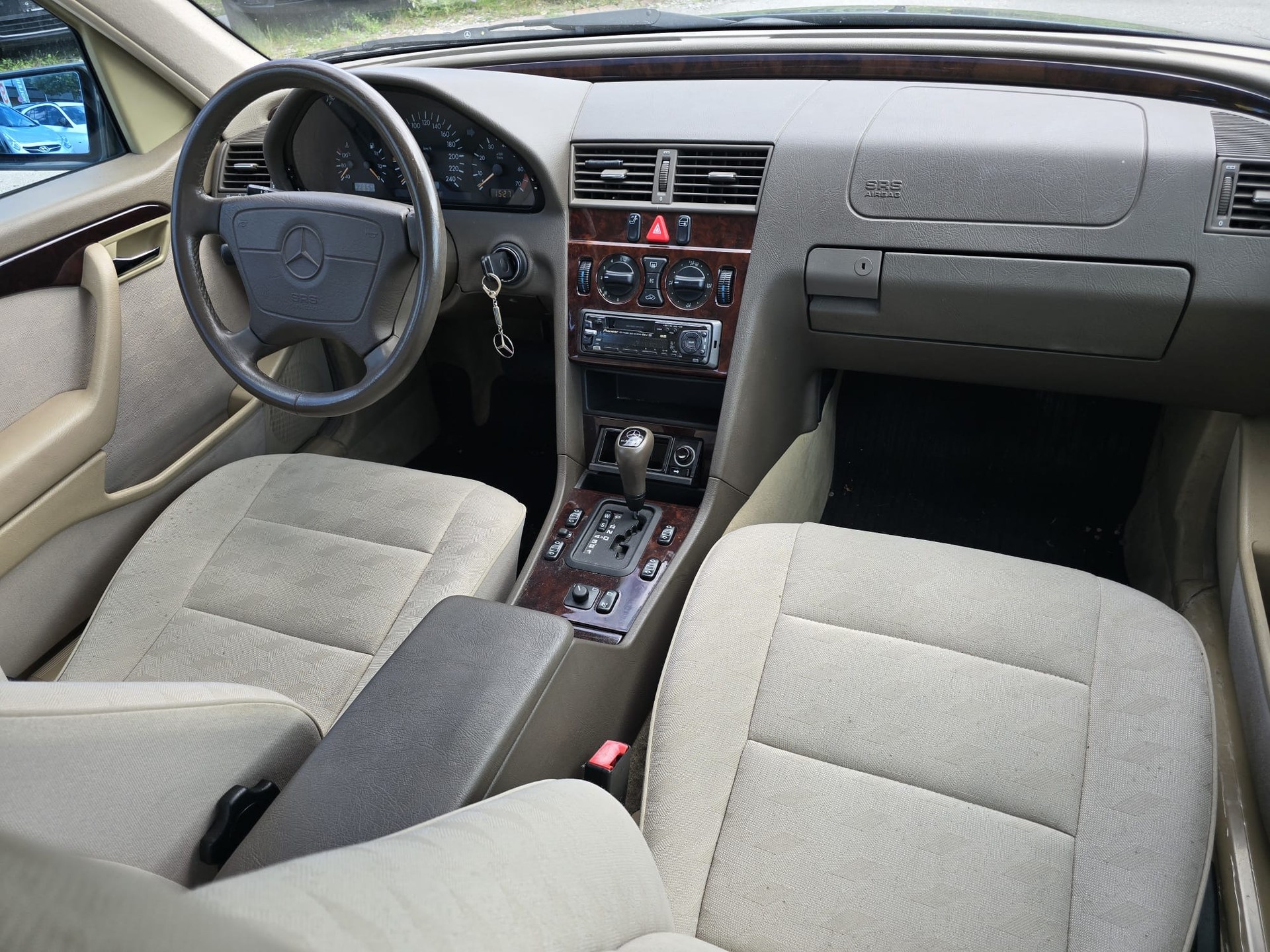 MERCEDES-BENZ C 200 Elégance-image-9