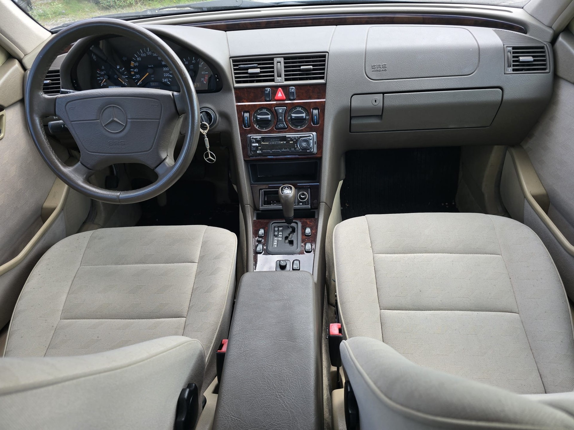 MERCEDES-BENZ C 200 Elégance-image-15
