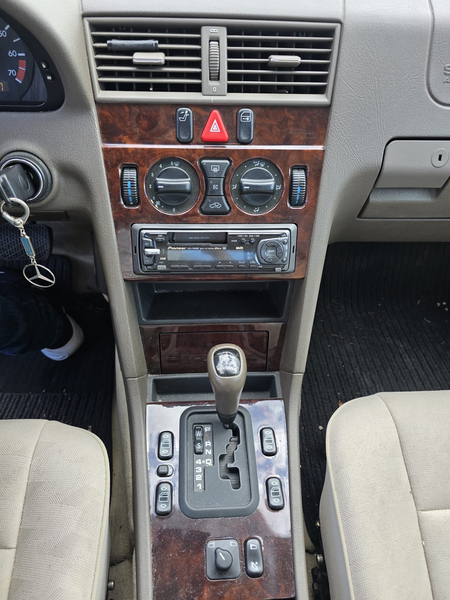 MERCEDES-BENZ C 200 Elégance-image-14