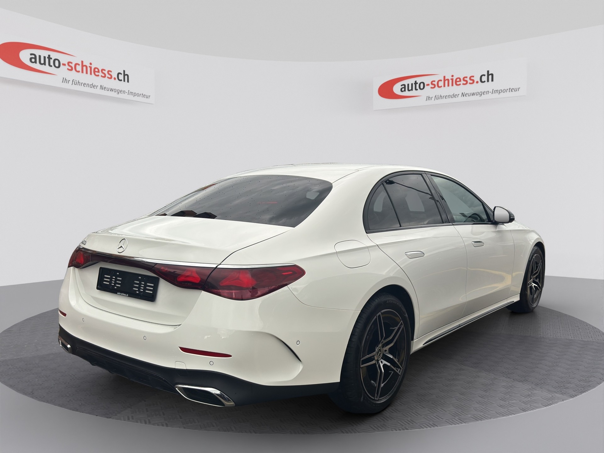 MERCEDES-BENZ E 200 AMG Line Night 9G-Tronic-image-4