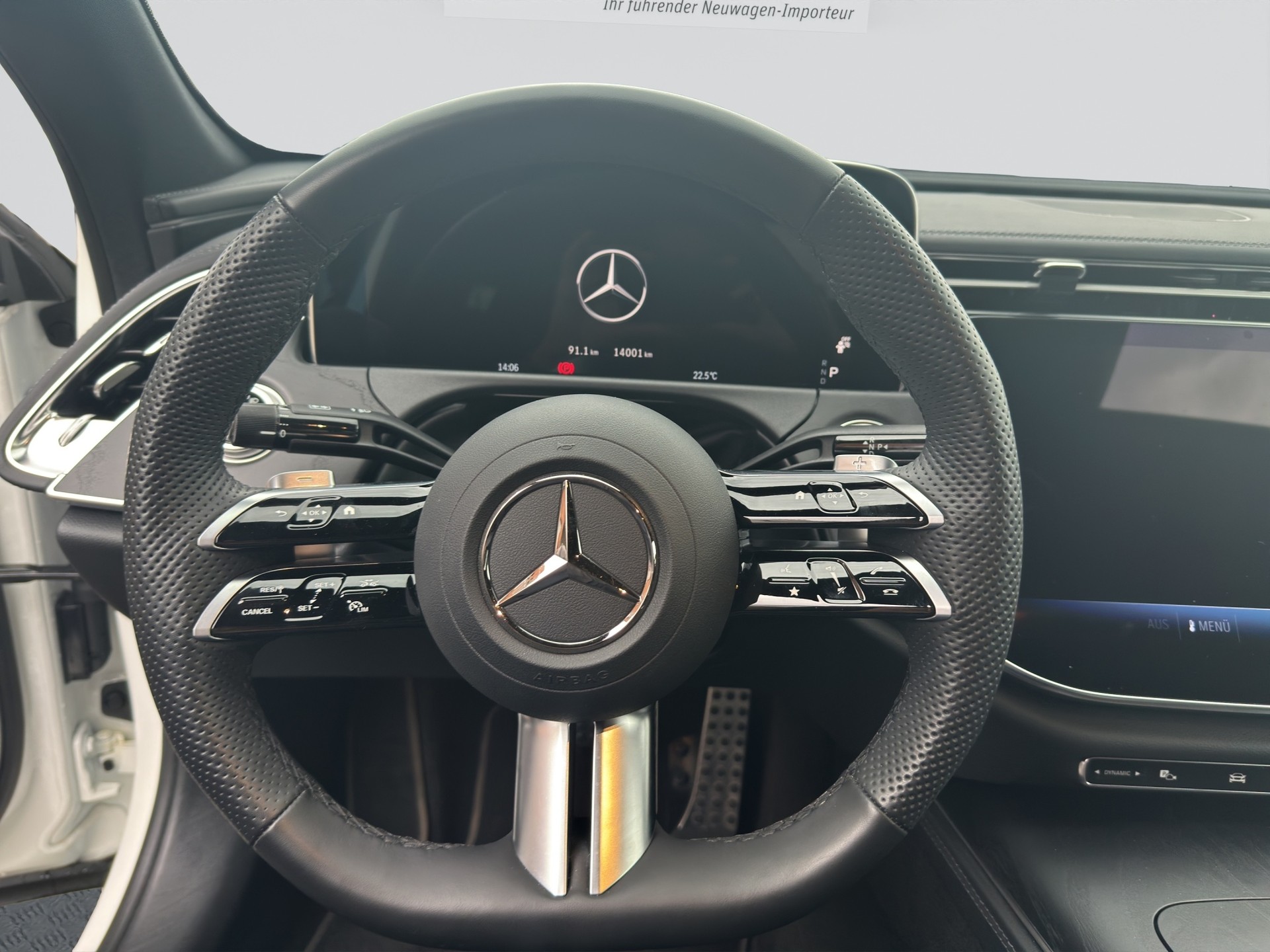MERCEDES-BENZ E 200 AMG Line Night 9G-Tronic-image-10