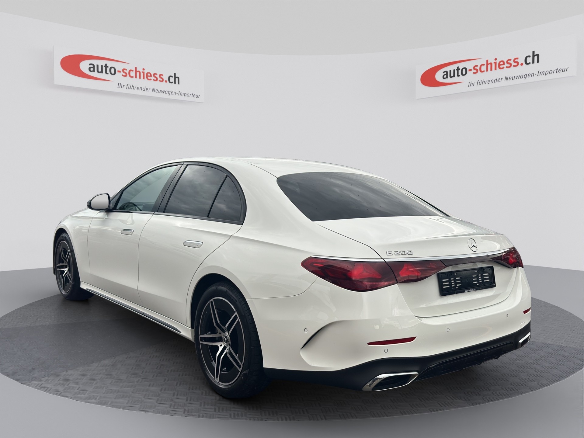 MERCEDES-BENZ E 200 AMG Line Night 9G-Tronic-image-2
