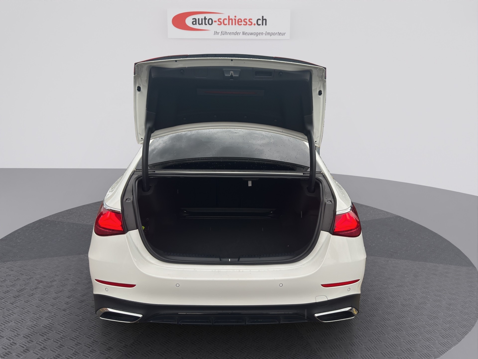 MERCEDES-BENZ E 200 AMG Line Night 9G-Tronic-image-14