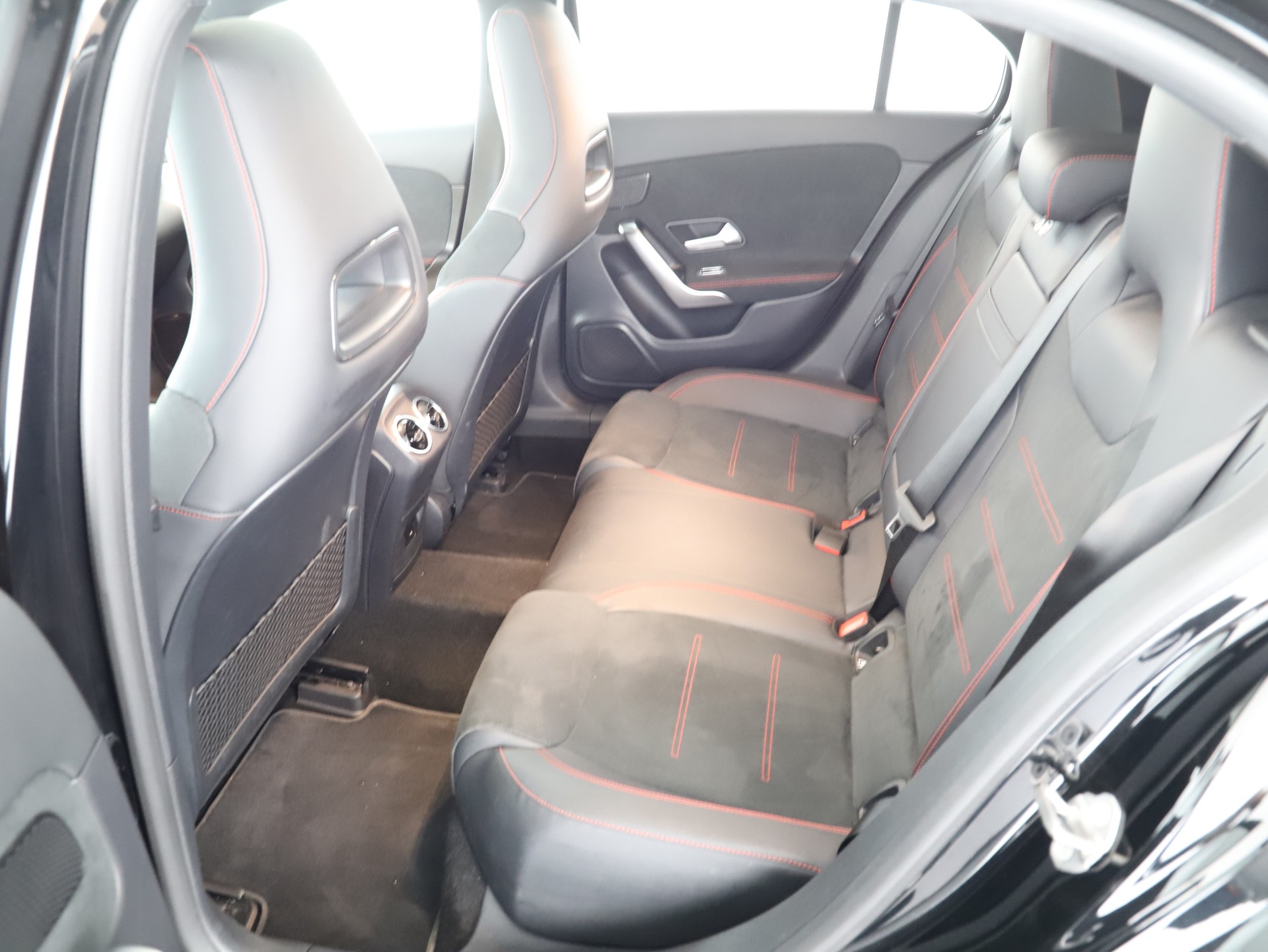 MERCEDES-BENZ A 180 Night Star AMG Line-image-10