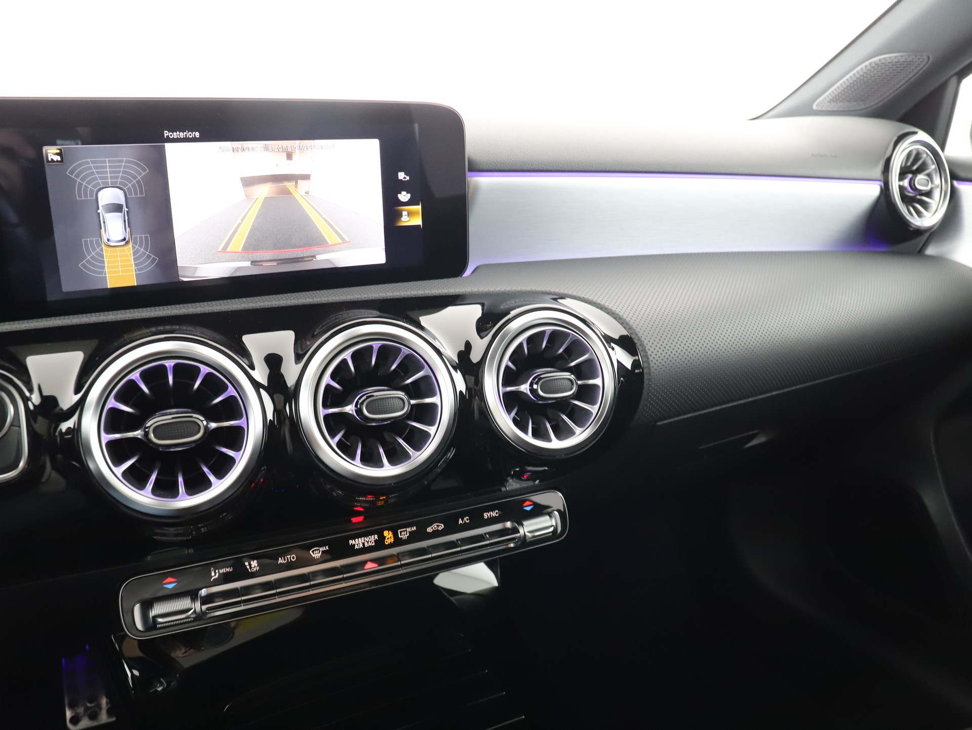 MERCEDES-BENZ A 180 Night Star AMG Line-image-12