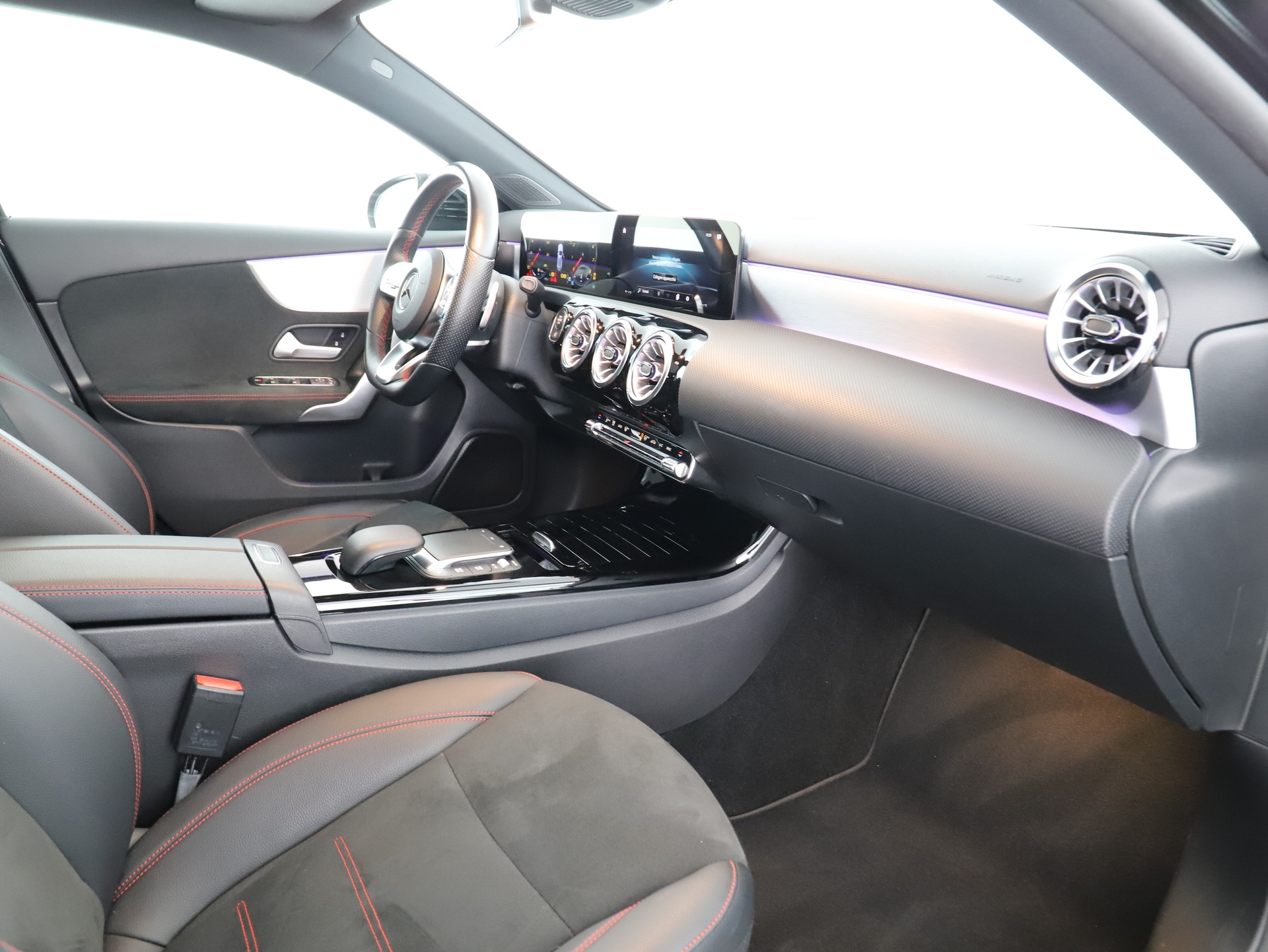 MERCEDES-BENZ A 180 Night Star AMG Line-image-8