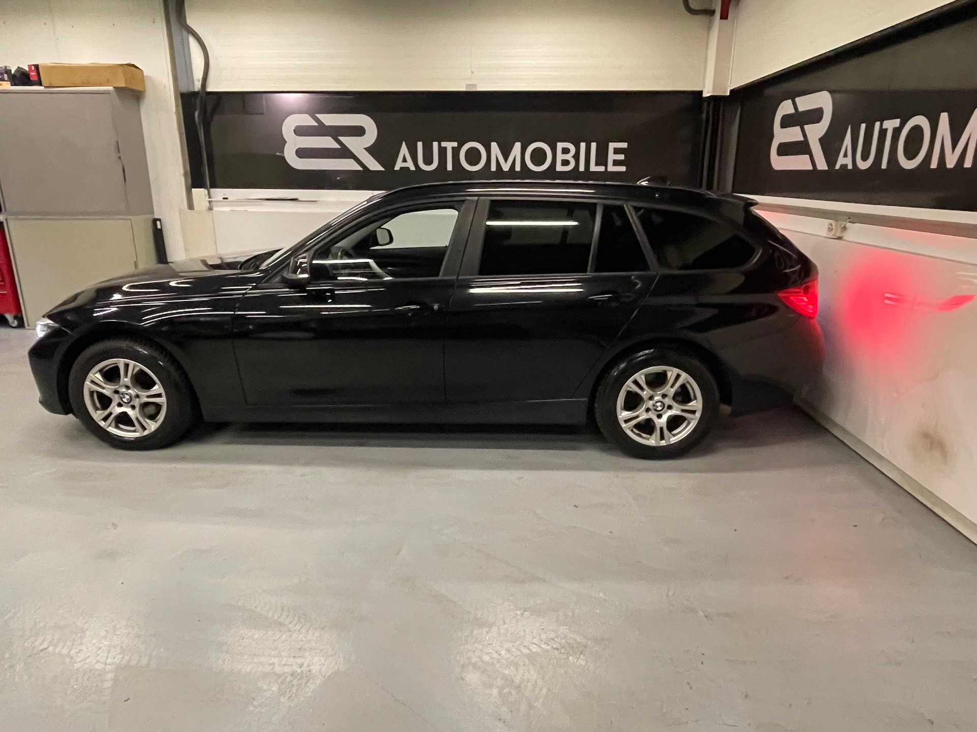 BMW 320i xDrive Touring Steptronic-image-7