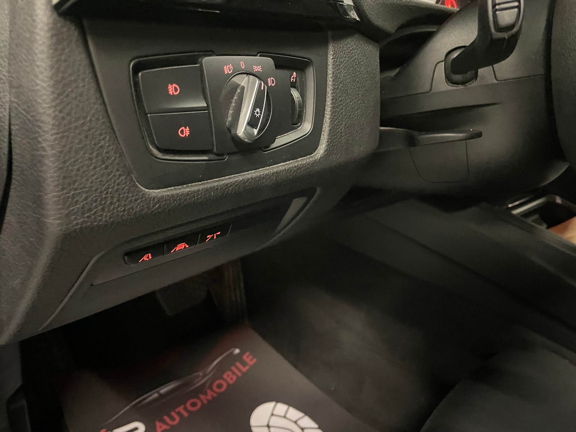 BMW 320i xDrive Touring Steptronic-image-14