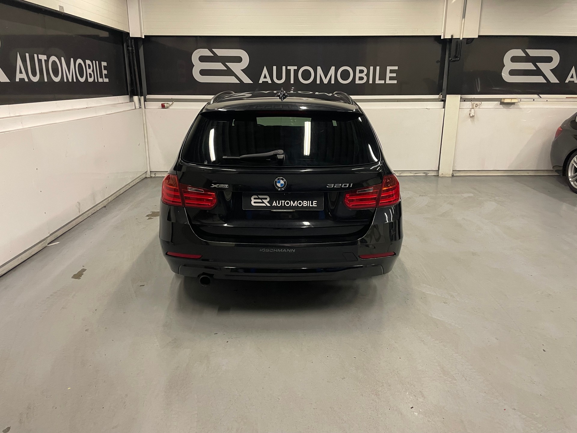 BMW 320i xDrive Touring Steptronic-image-3