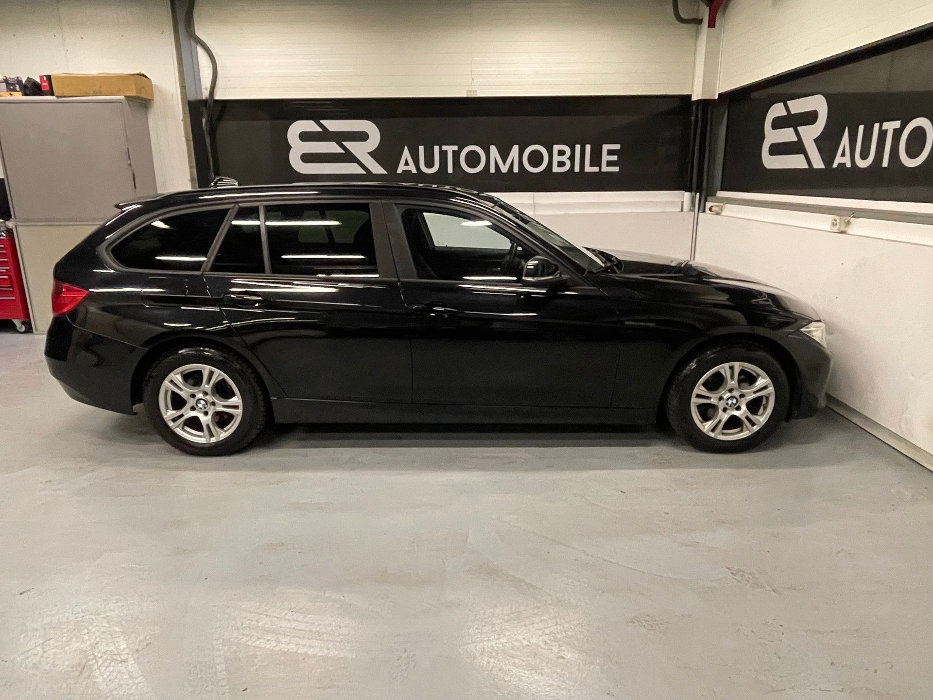 BMW 320i xDrive Touring Steptronic-image-6