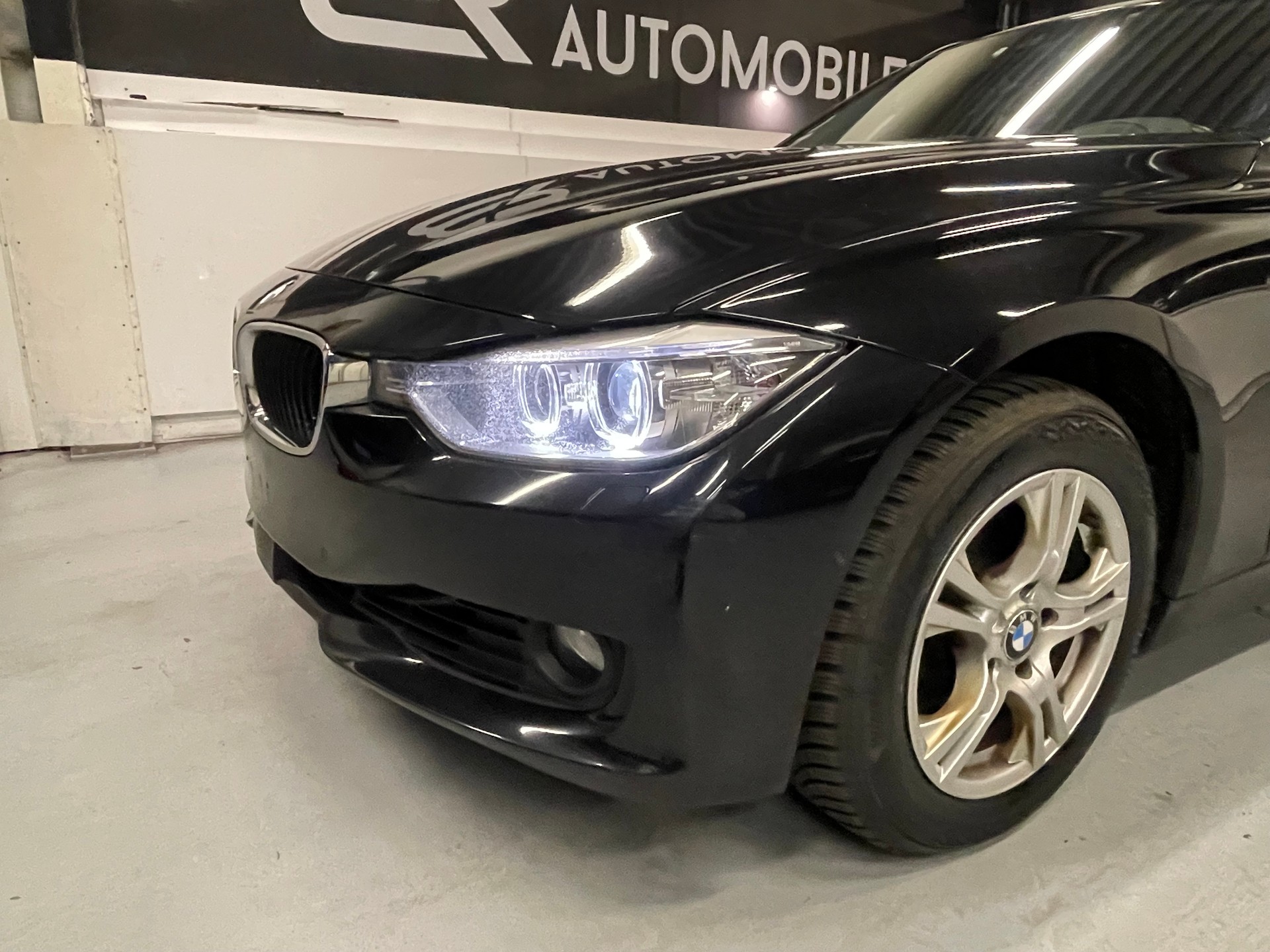 BMW 320i xDrive Touring Steptronic-image-8