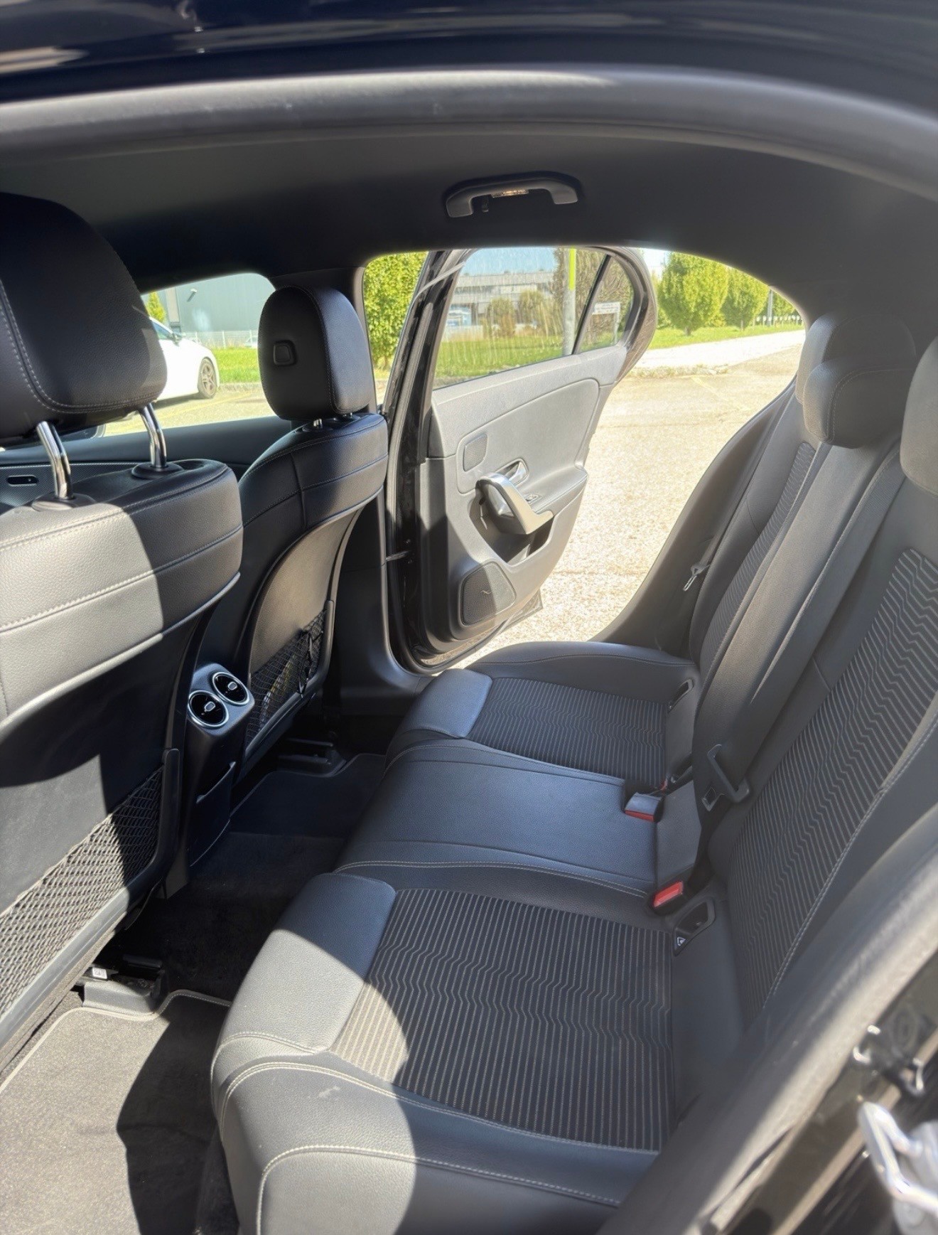 MERCEDES-BENZ A 180 AMG Line-image-4