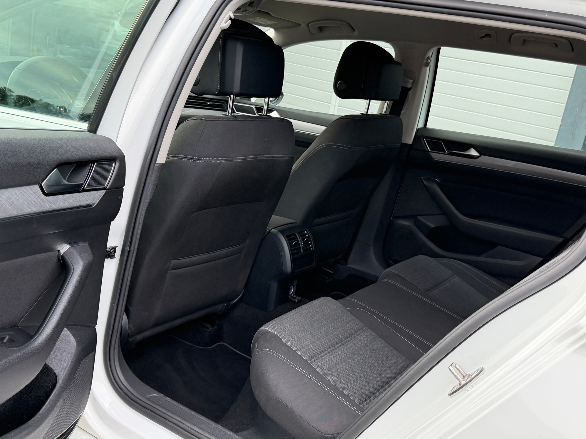 VW Passat 2.0 TDI DSG 150PS, R-line-image-12