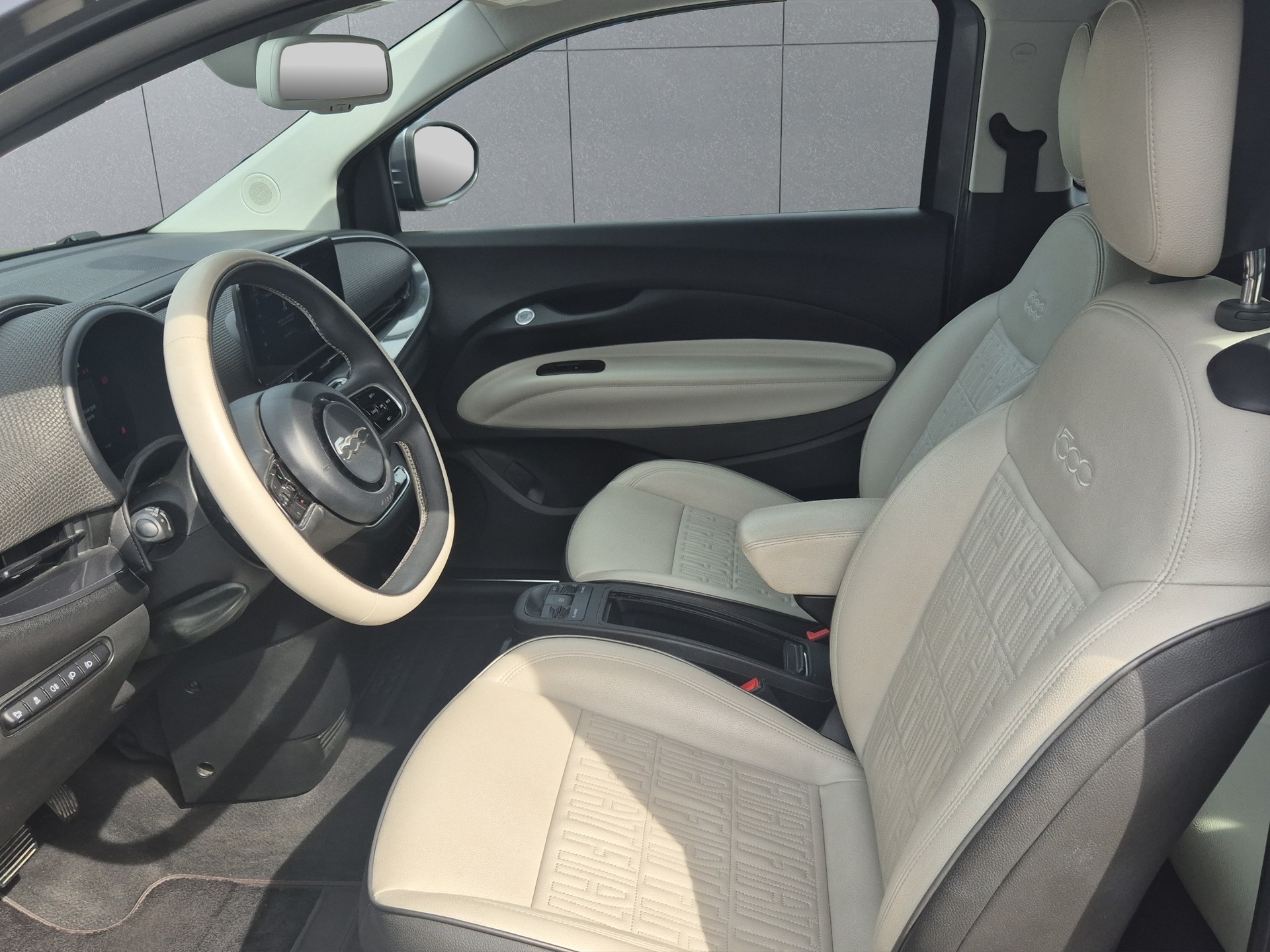 FIAT 500 Cabrio La Prima-image-8