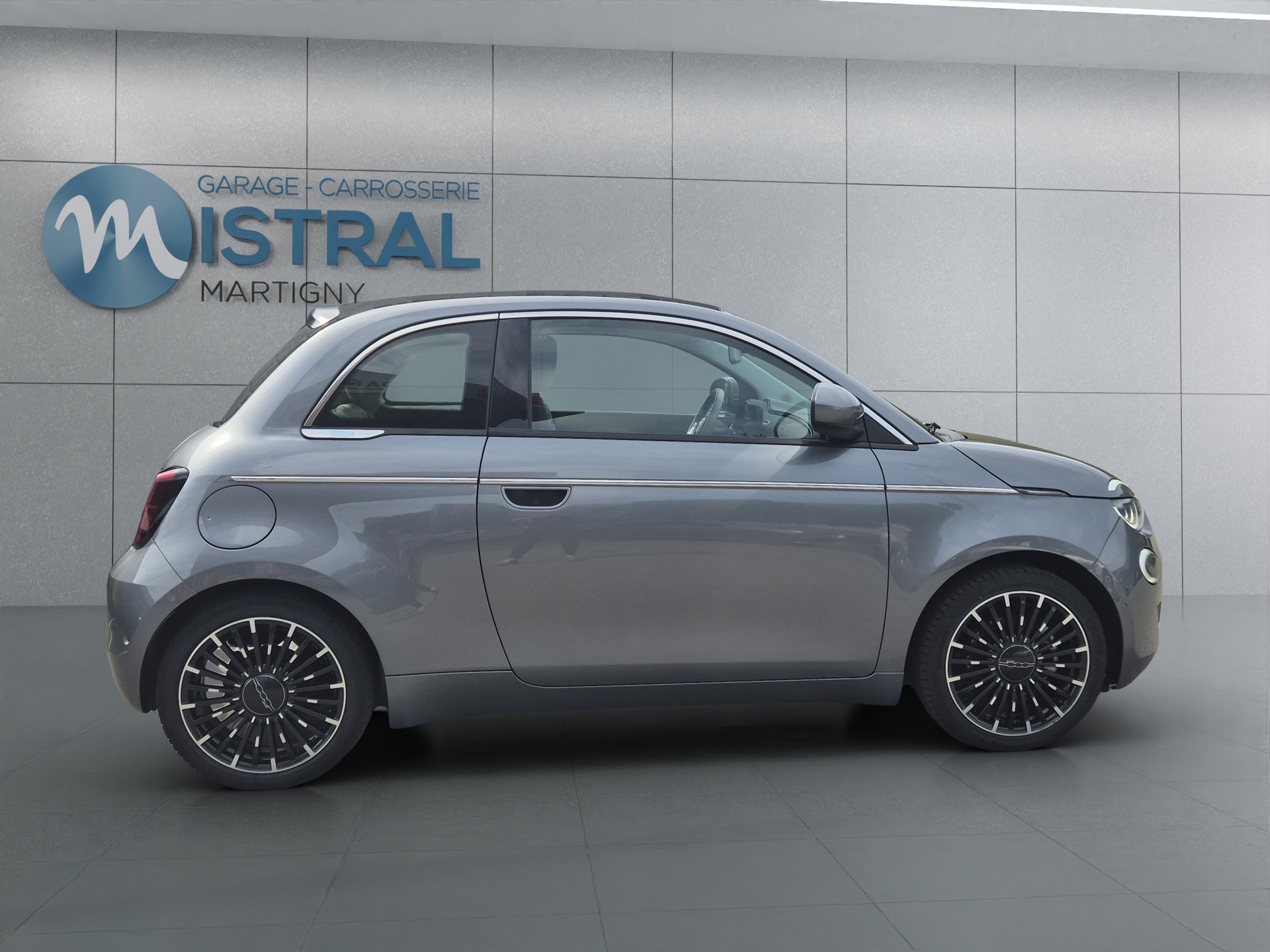 FIAT 500 Cabrio La Prima-image-4
