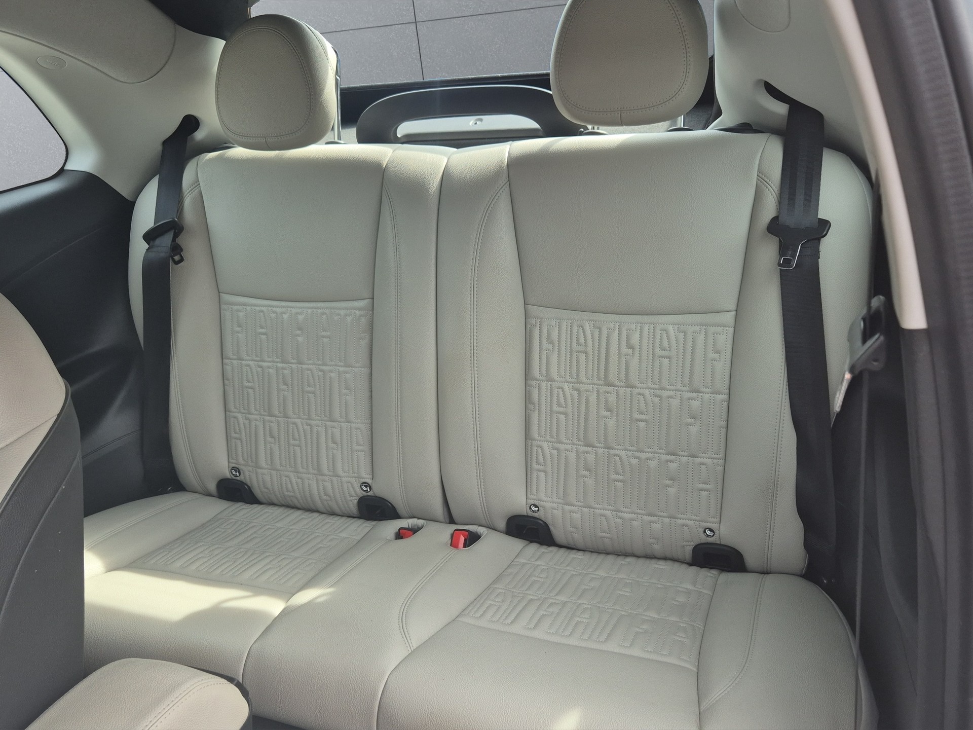 FIAT 500 Cabrio La Prima-image-16