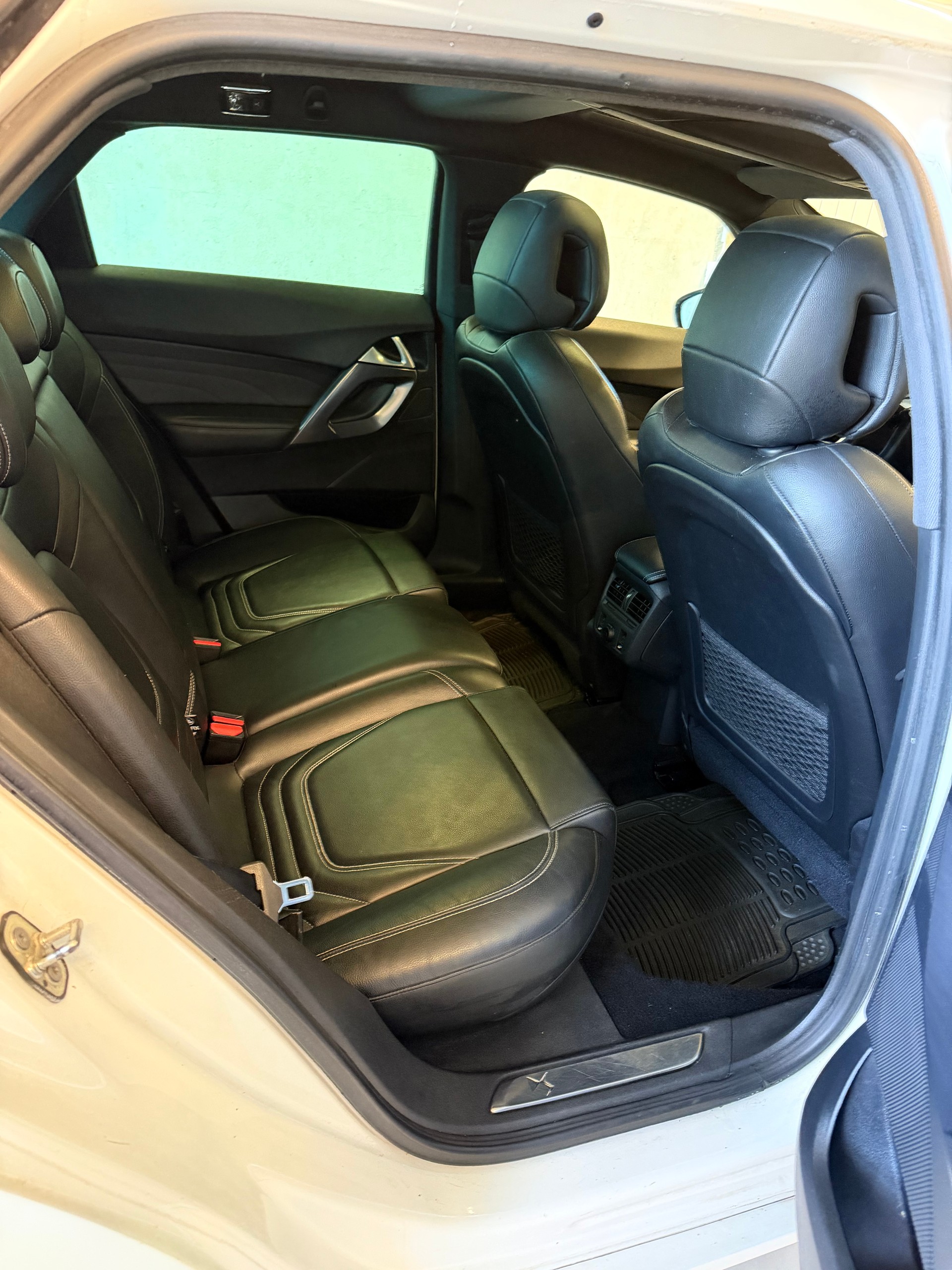 DS AUTOMOBILES DS5 2.0 HDi Chic Automatic-image-7