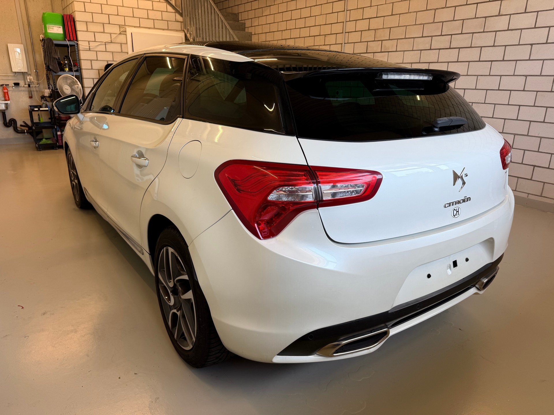 DS AUTOMOBILES DS5 2.0 HDi Chic Automatic-image-3