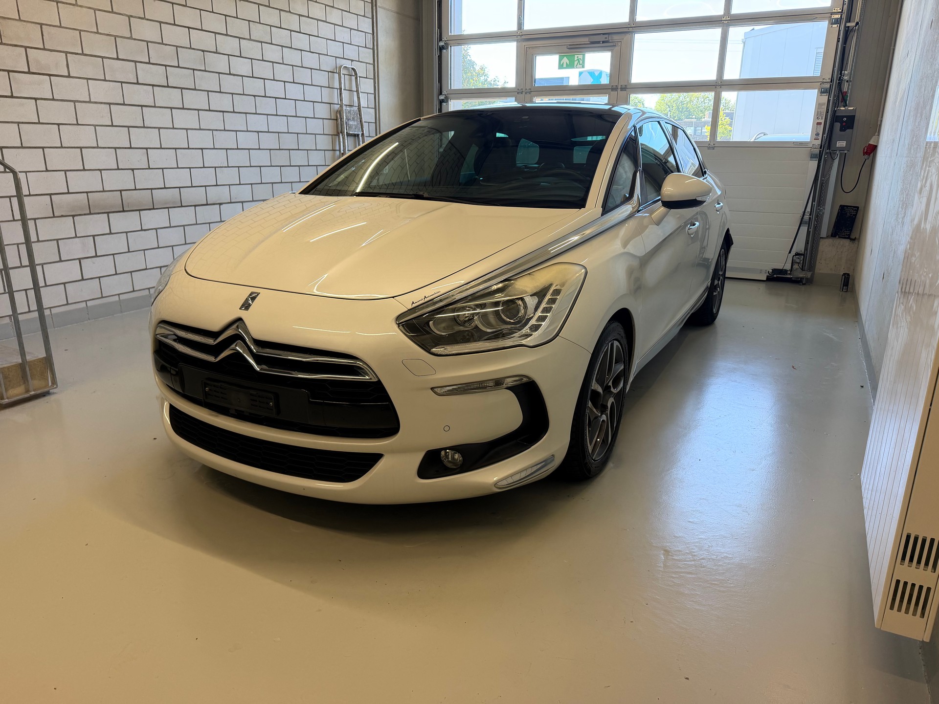 DS AUTOMOBILES DS5 2.0 HDi Chic Automatic-image-0