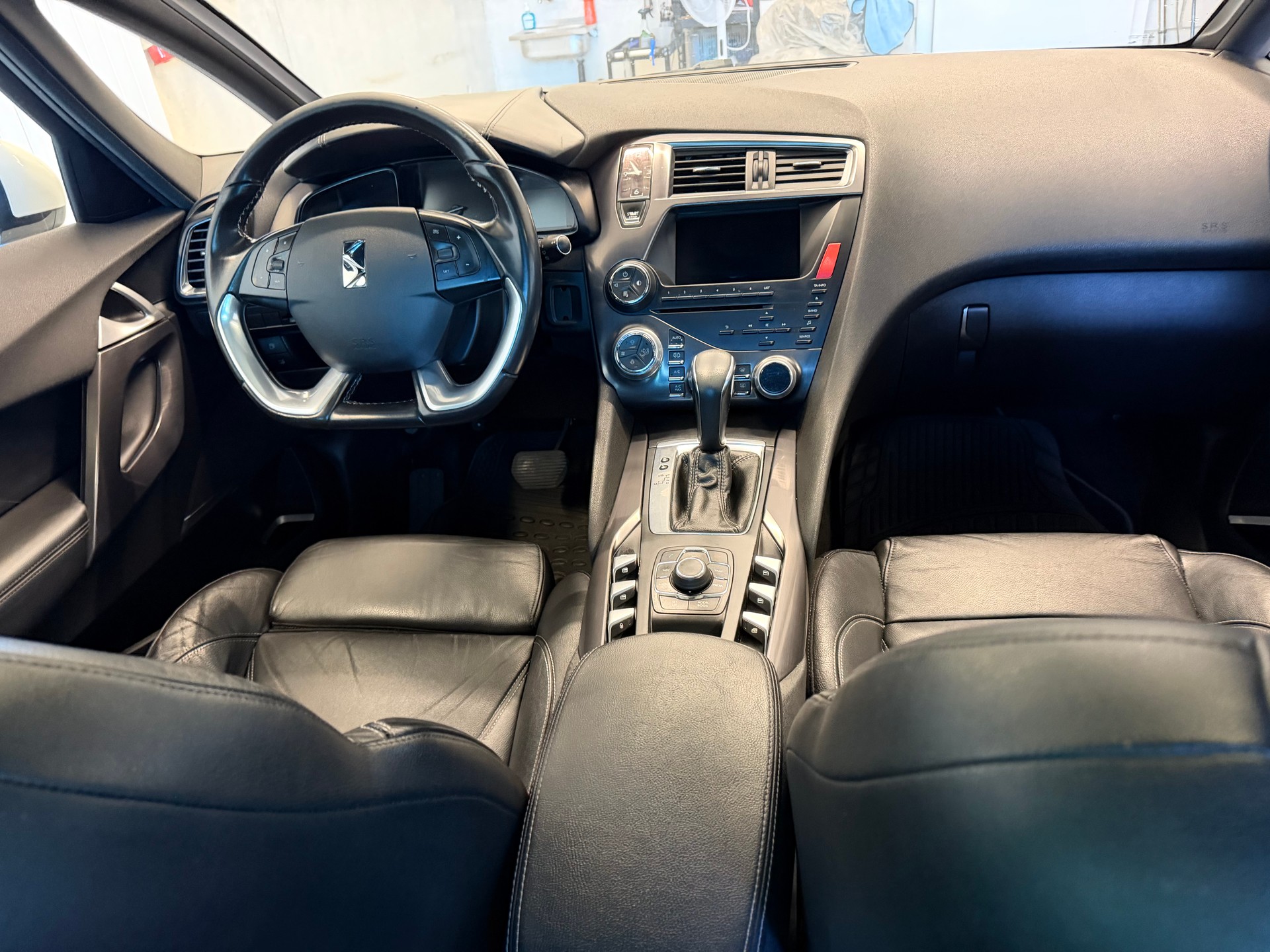 DS AUTOMOBILES DS5 2.0 HDi Chic Automatic-image-9