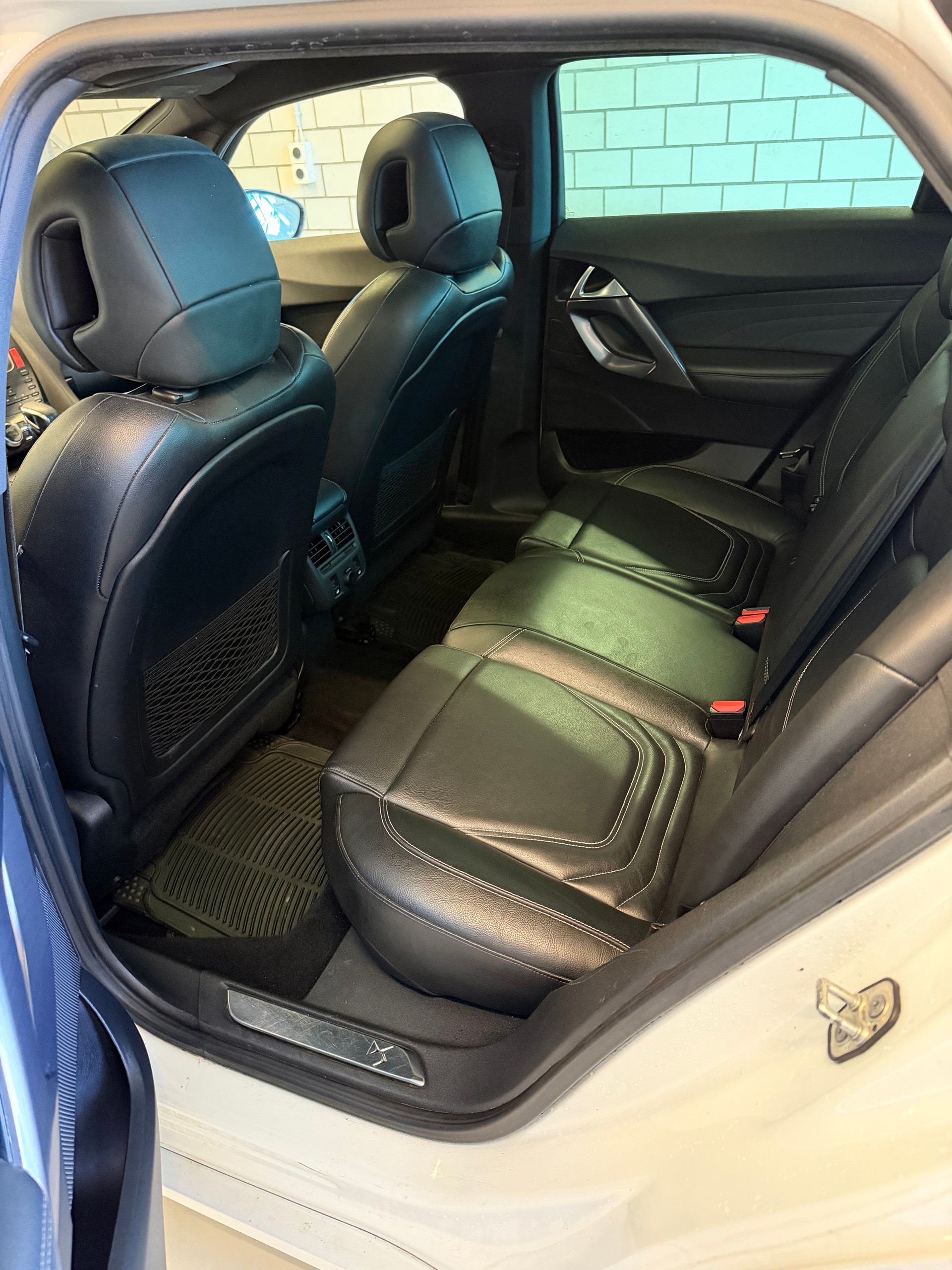 DS AUTOMOBILES DS5 2.0 HDi Chic Automatic-image-5