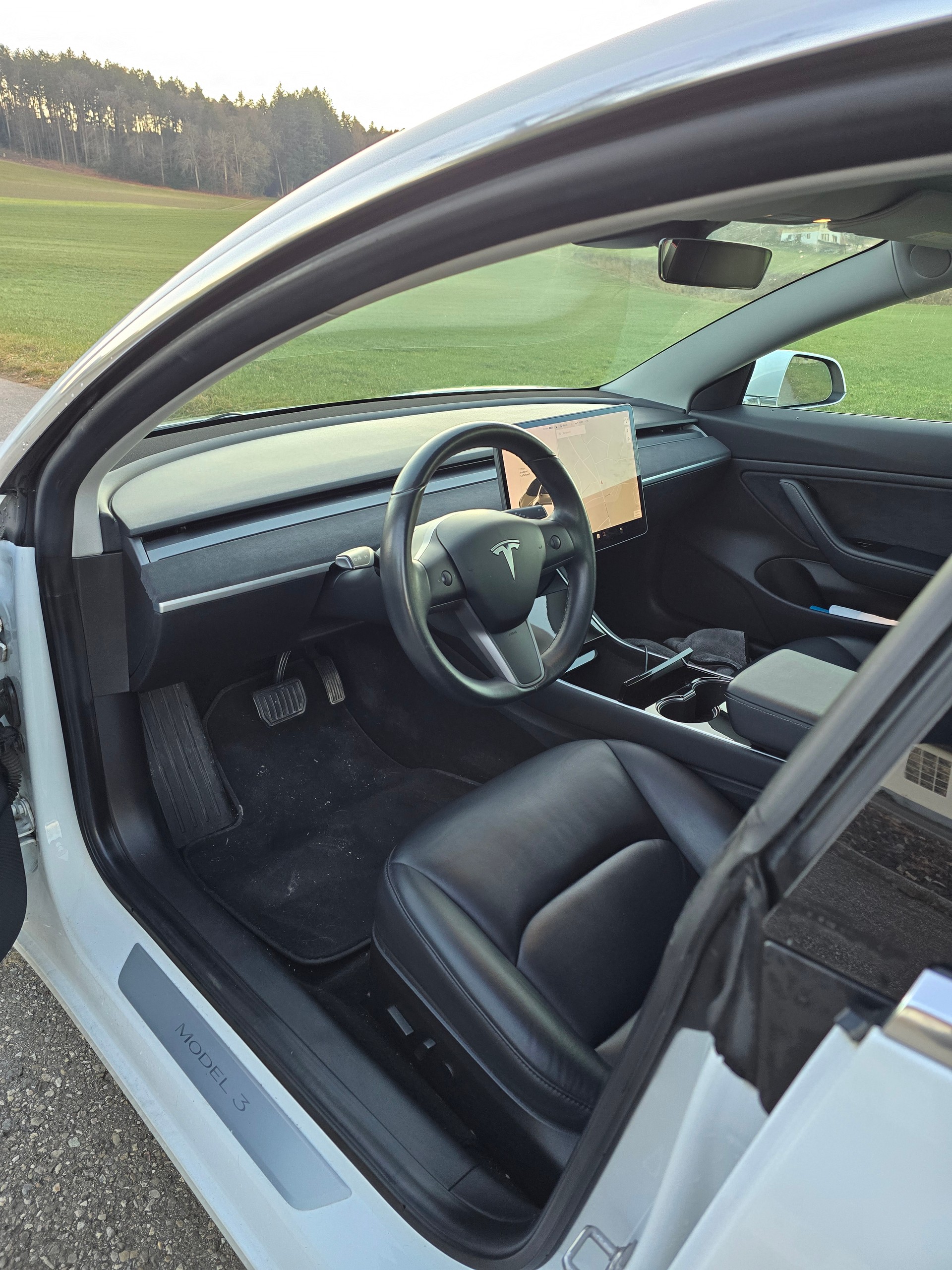 TESLA Model 3 Long Range Dual Motor AWD-image-8