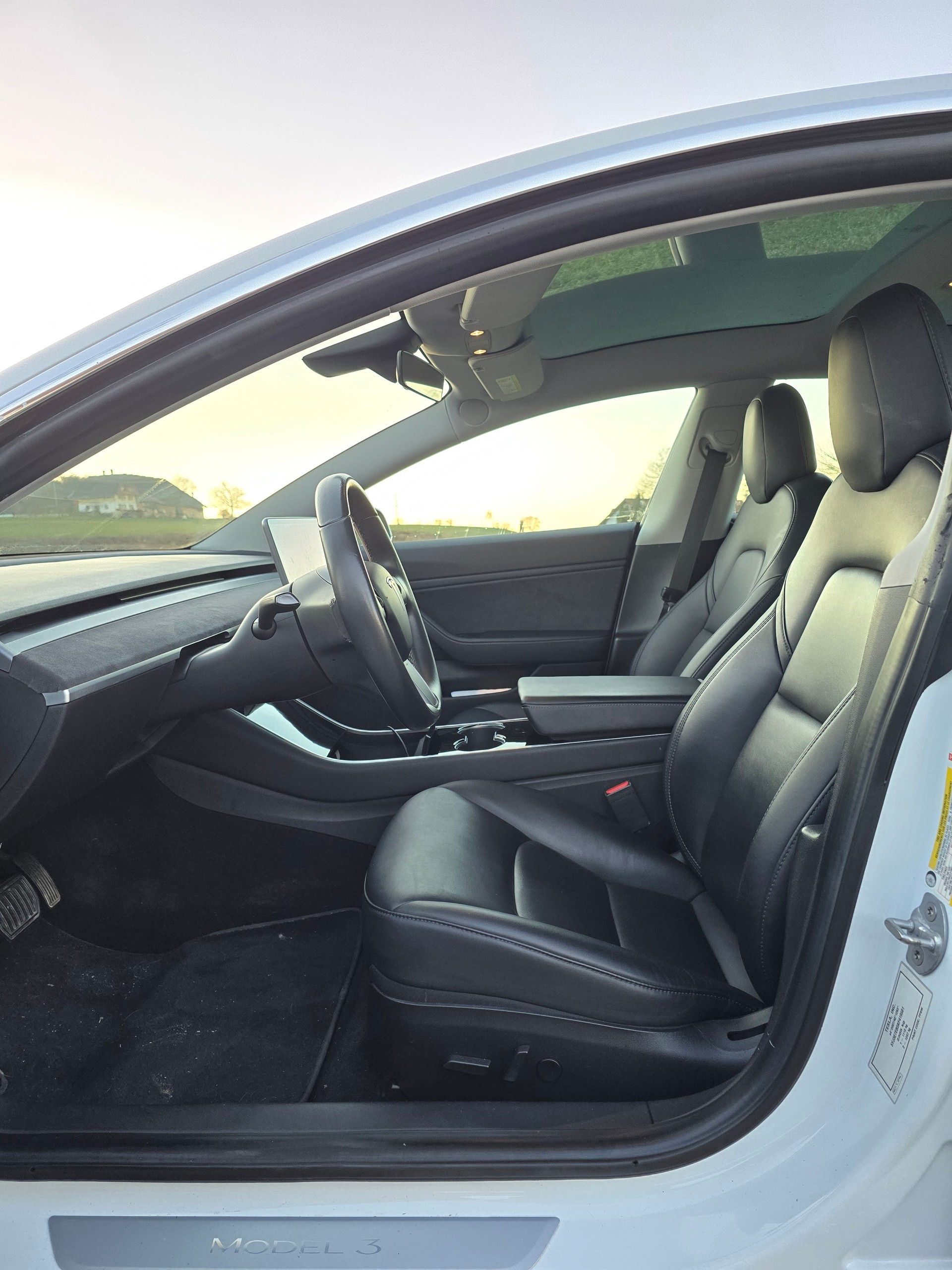 TESLA Model 3 Long Range Dual Motor AWD-image-9