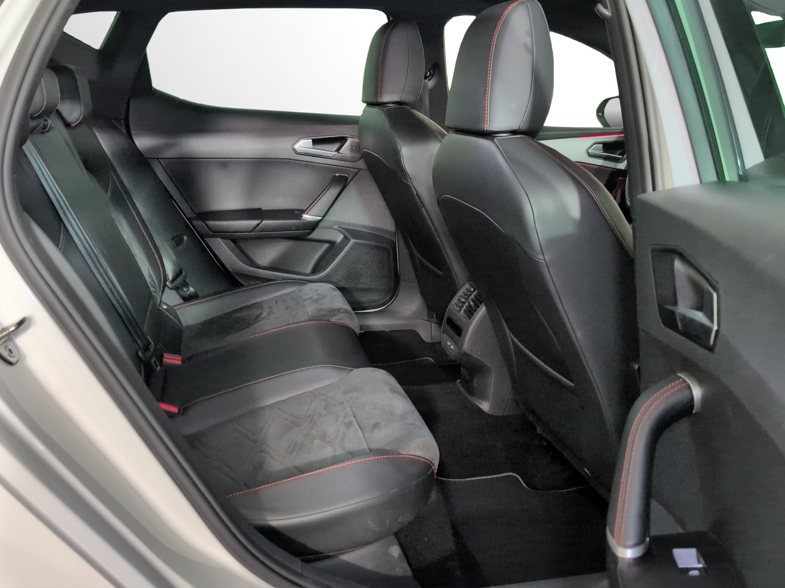 SEAT Leon 1.5 eTSI mHEV DSG FR-image-8