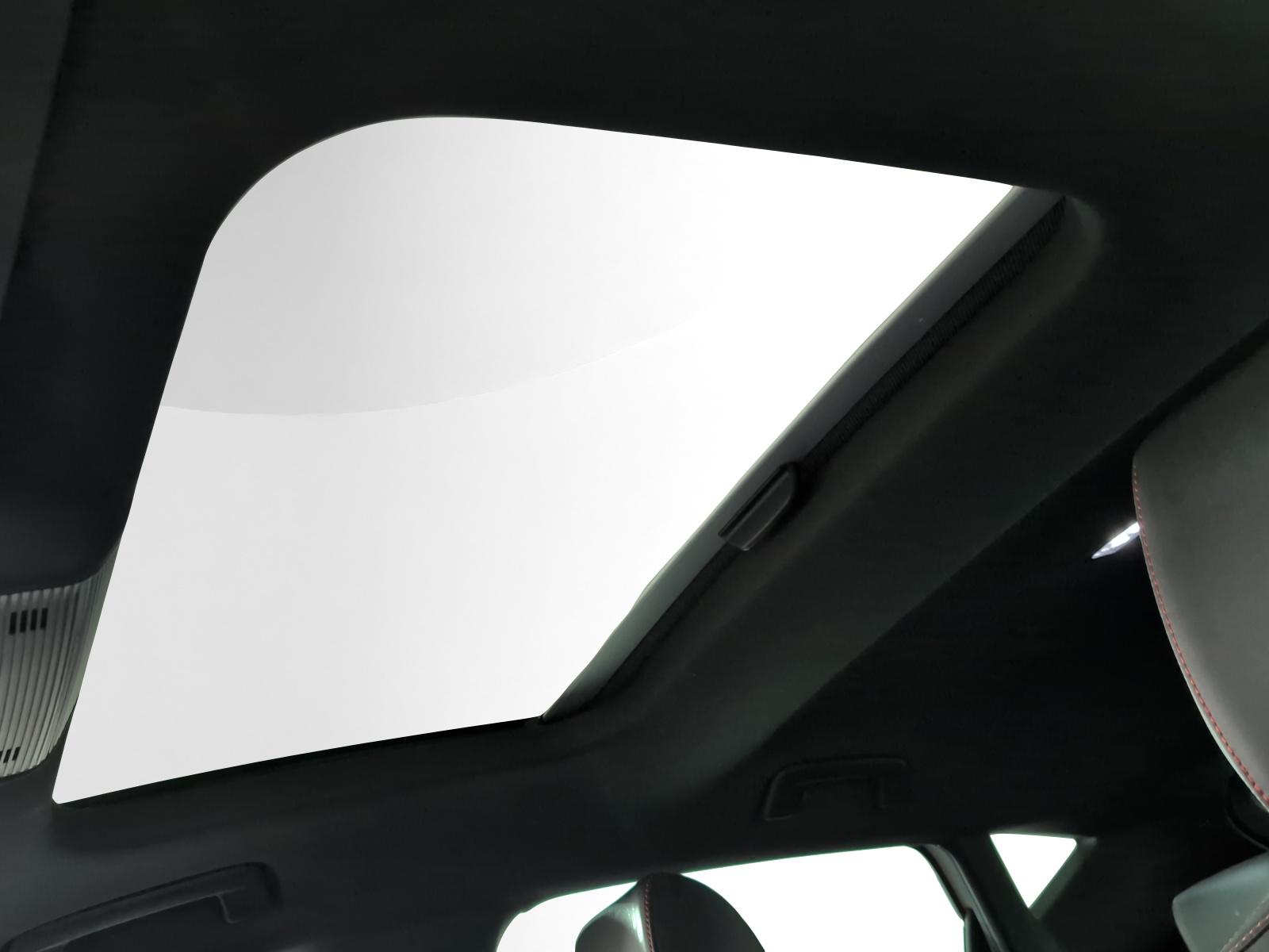 SEAT Leon 1.5 eTSI mHEV DSG FR-image-13