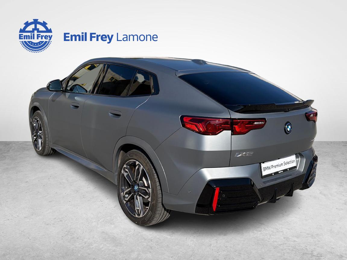 BMW iX2 30 xDrive-image-3