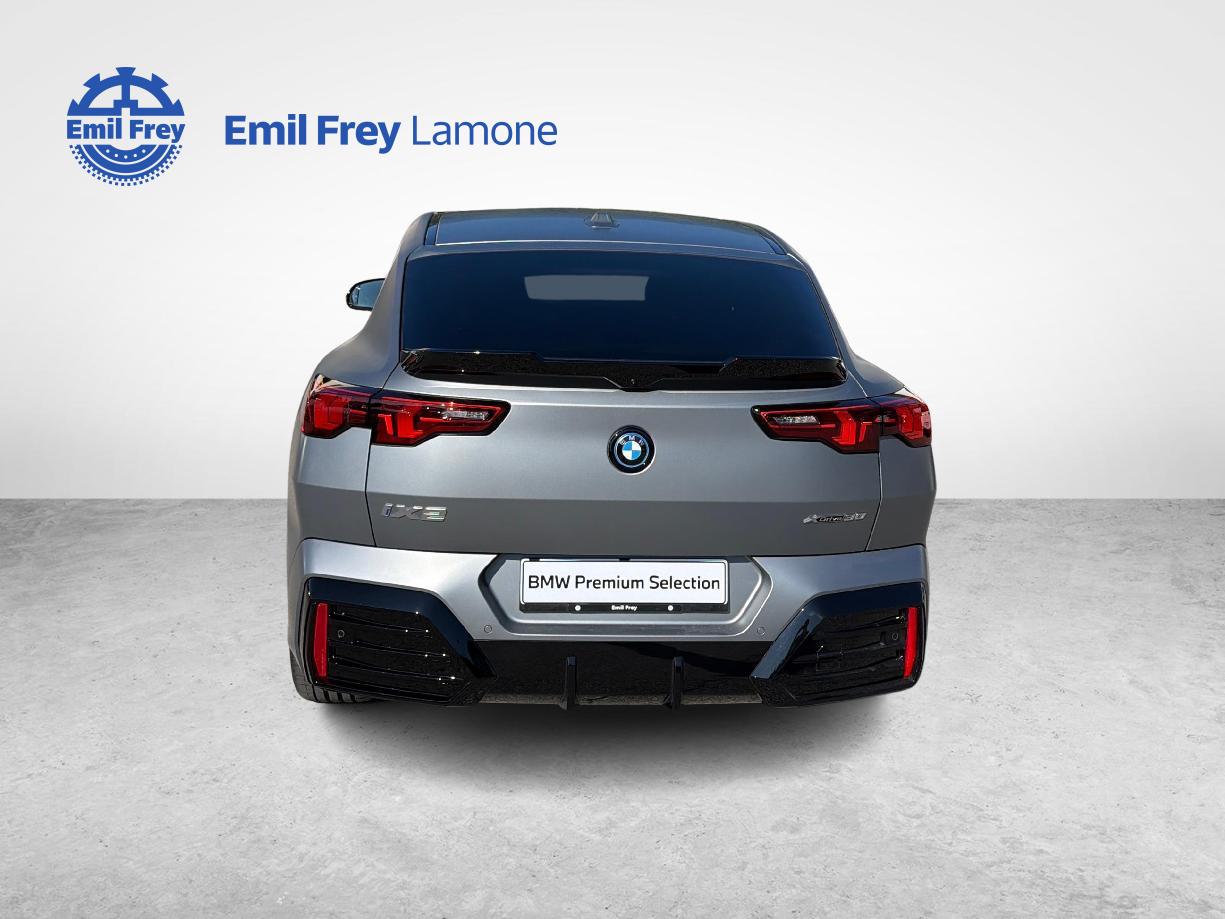 BMW iX2 30 xDrive-image-4