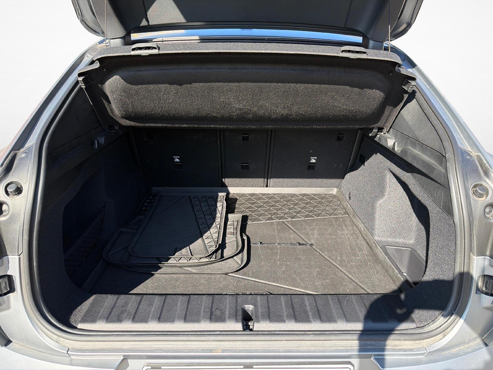 BMW iX2 30 xDrive-image-19