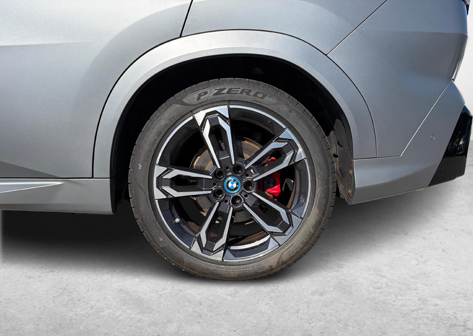 BMW iX2 30 xDrive-image-9