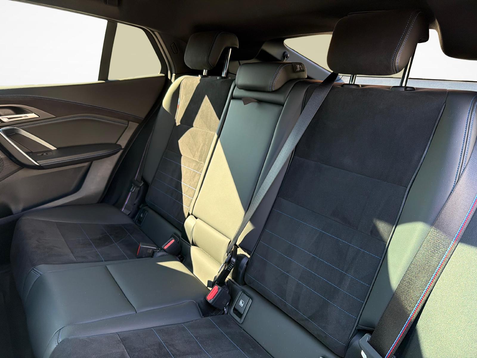 BMW iX2 30 xDrive-image-18
