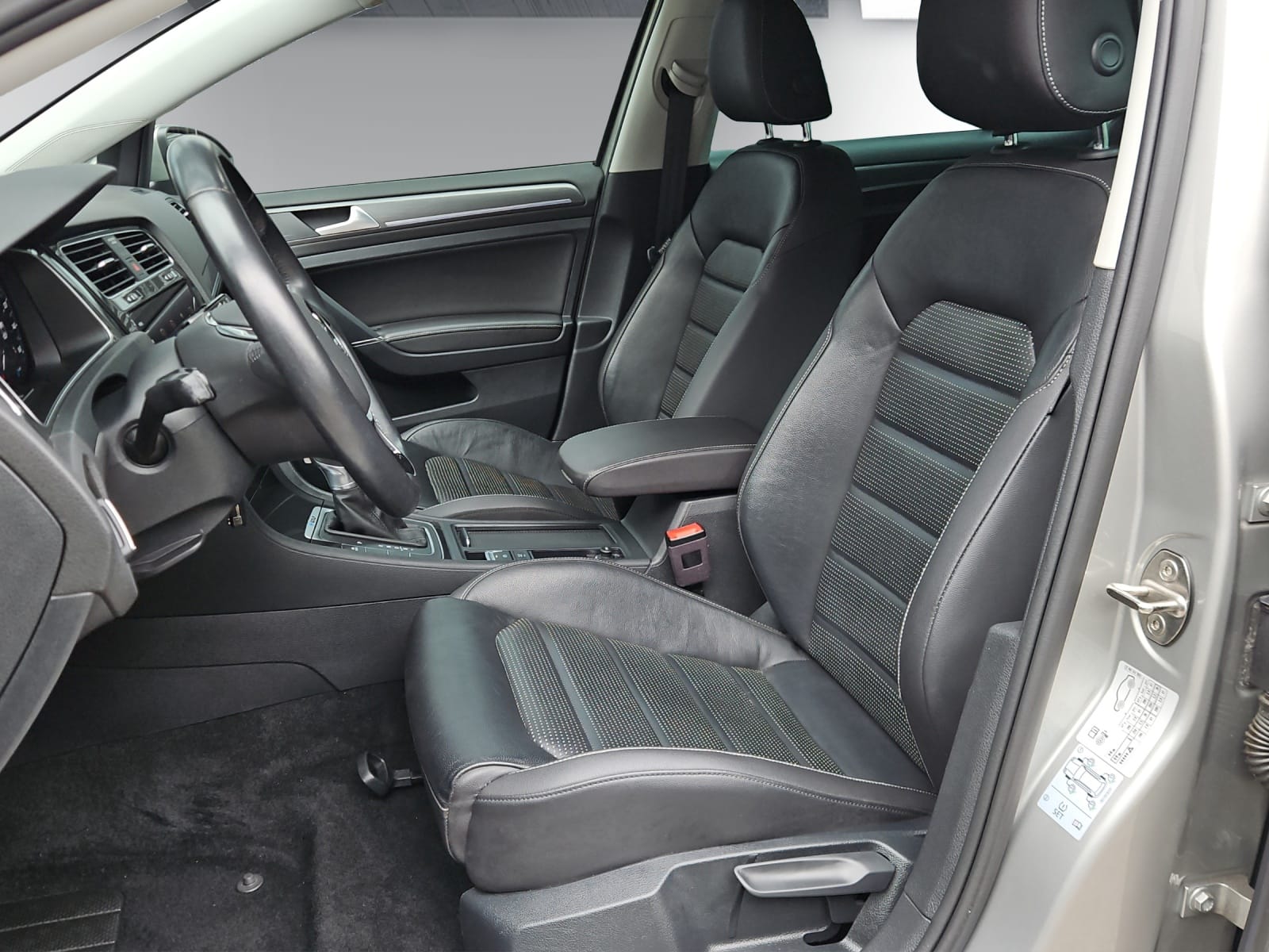 VW VW e-Golf-image-9