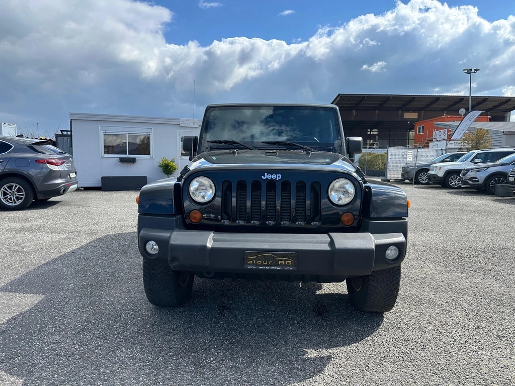 JEEP Wrangler 2.8CRD Unlimited Sahara Automatic-image-1