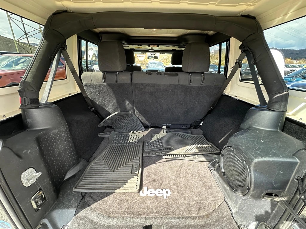 JEEP Wrangler 2.8CRD Unlimited Sahara Automatic-image-11