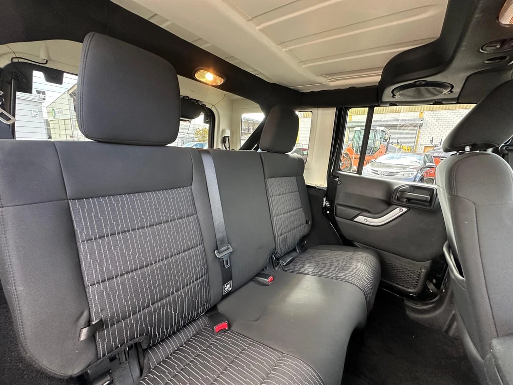JEEP Wrangler 2.8CRD Unlimited Sahara Automatic-image-10