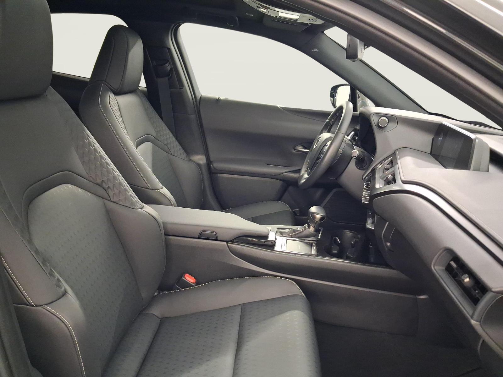 LEXUS UX 250h Kuro-image-9