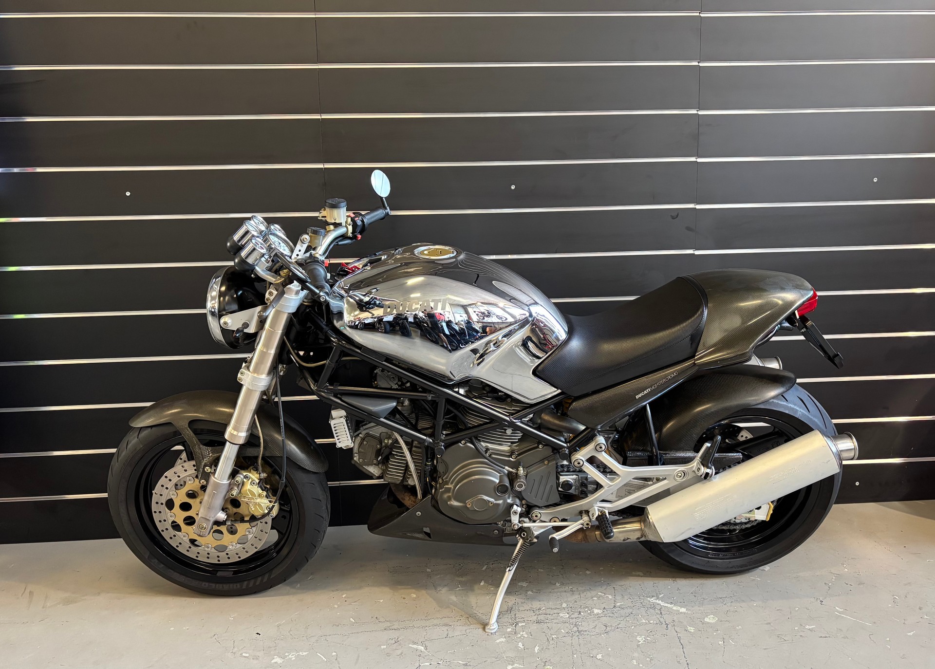 DUCATI Monster 900 Cromo-showroom-element-1