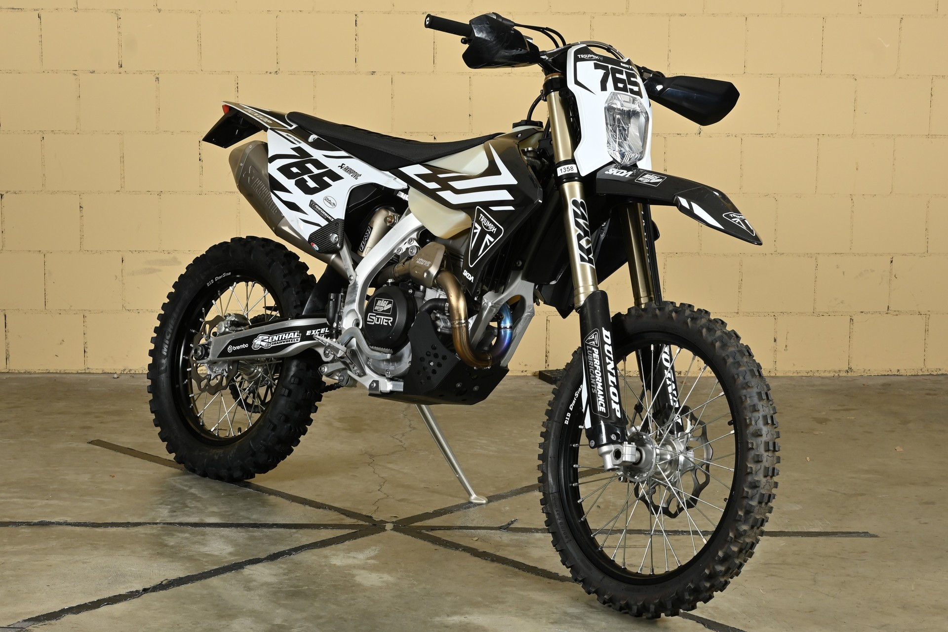 TRIUMPH TF 250 E-showroom-element-1